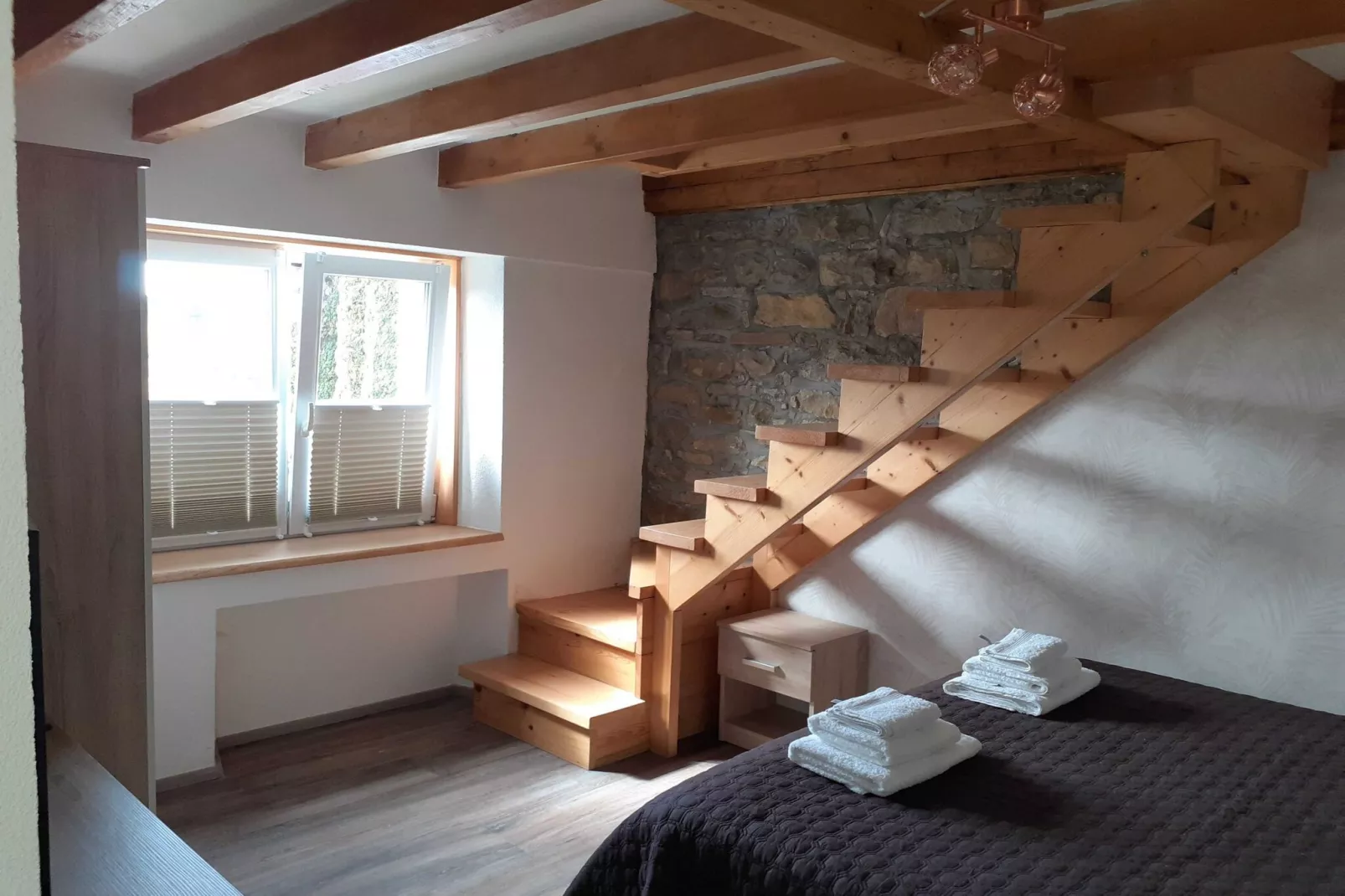 Secluded Authentic Apartment with Terrace - Studio Apartment with Terrace-Slaapkamer