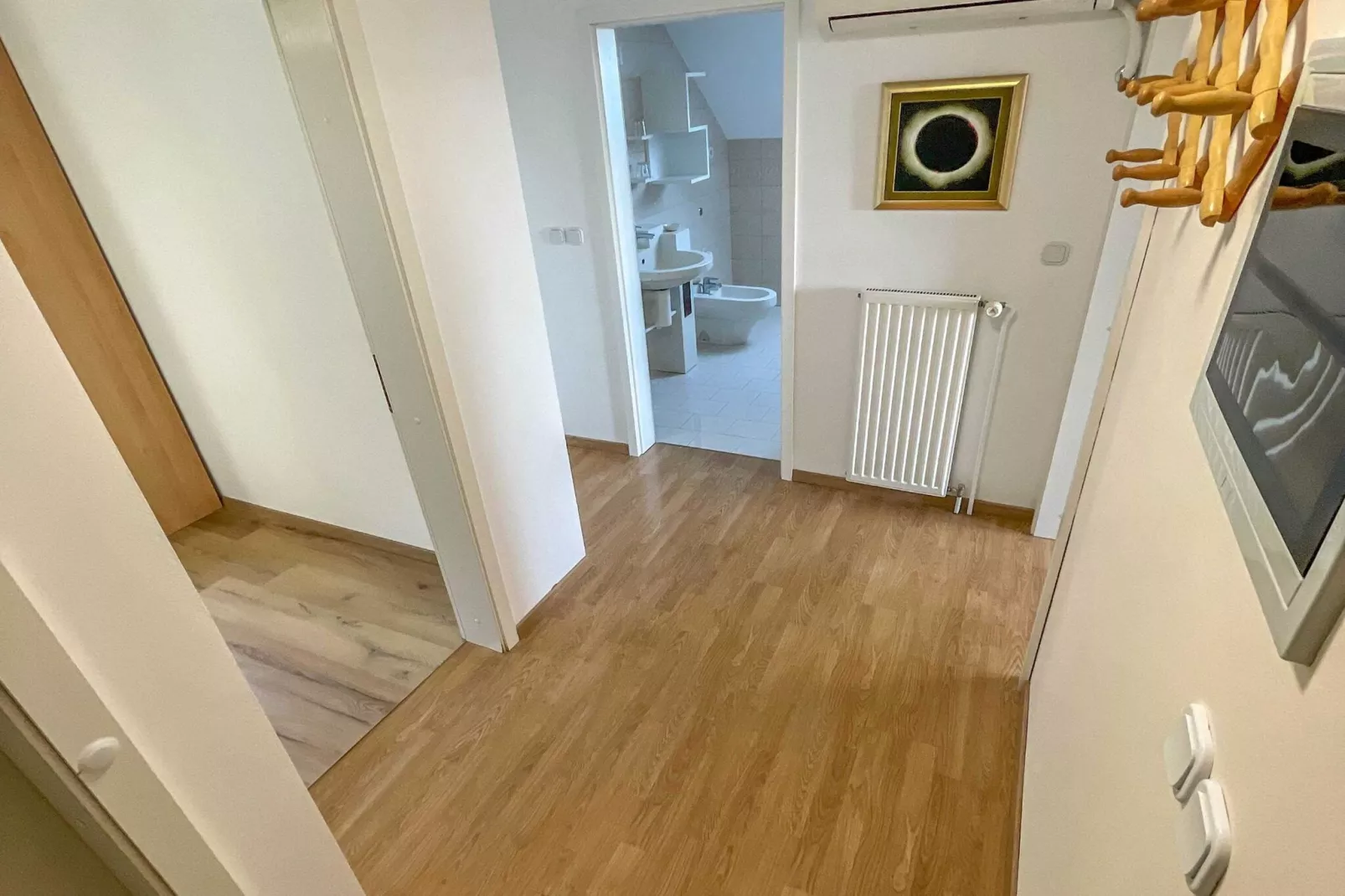 Vibrant and Charming Apartment with Balcony and Mountain View - Two Bedroom Apartment with Balcony and Mountain View-Binnen