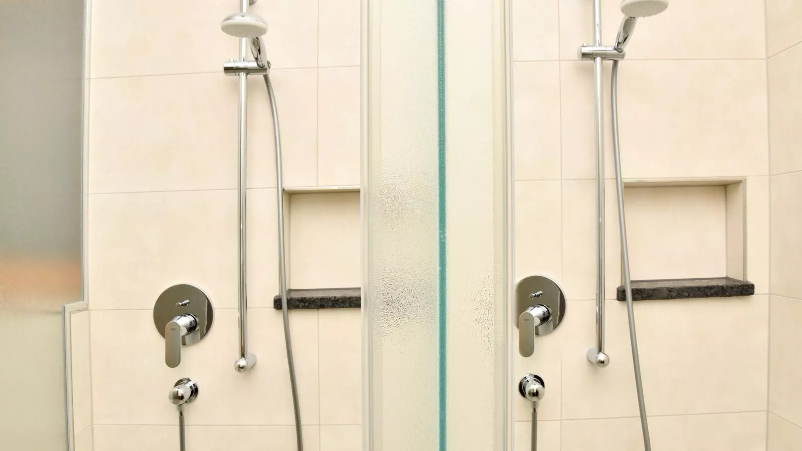 Apartments Next To The Ski Lift GF 2-Badkamer