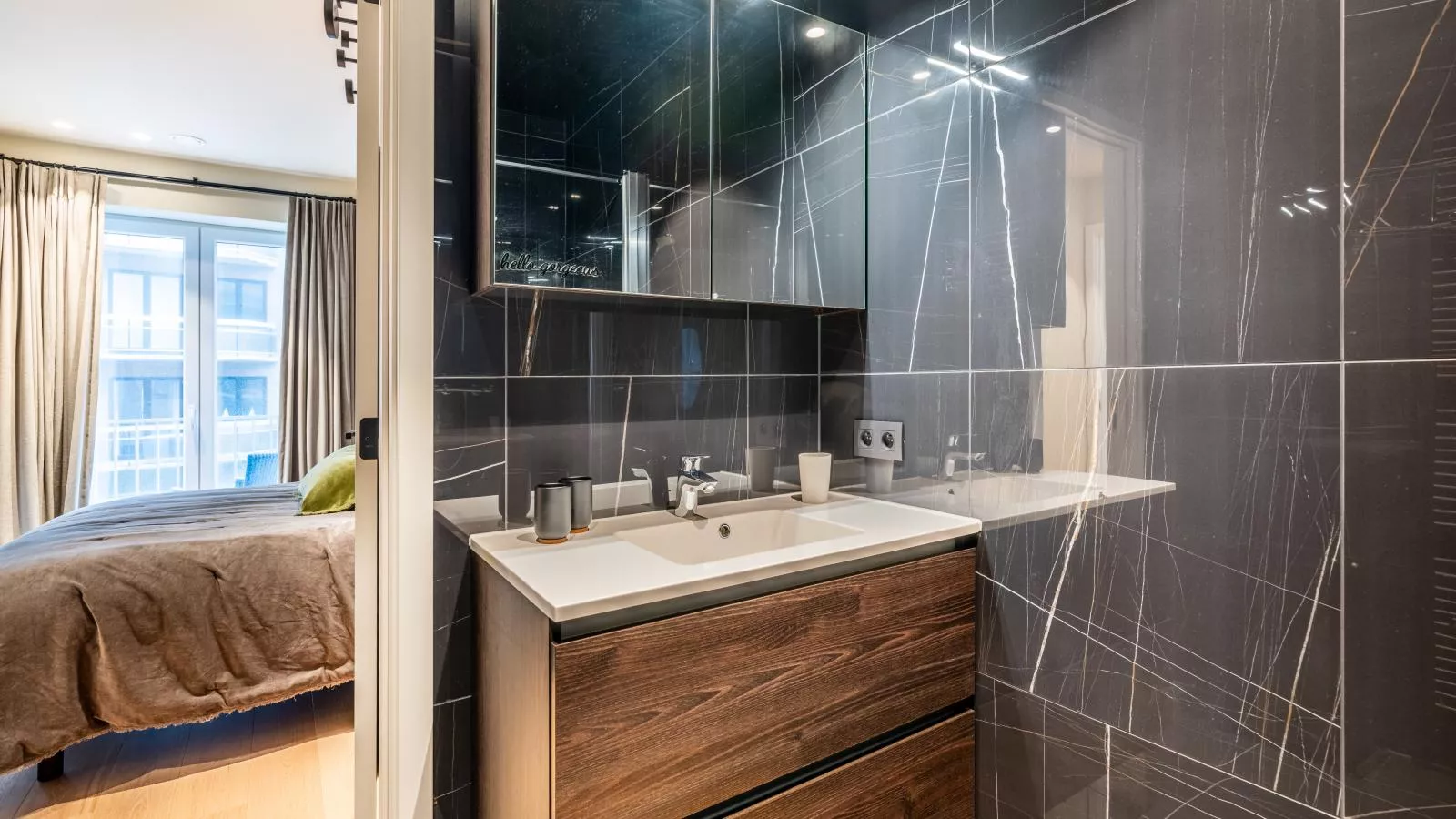 Ferrel eerste-Badkamer