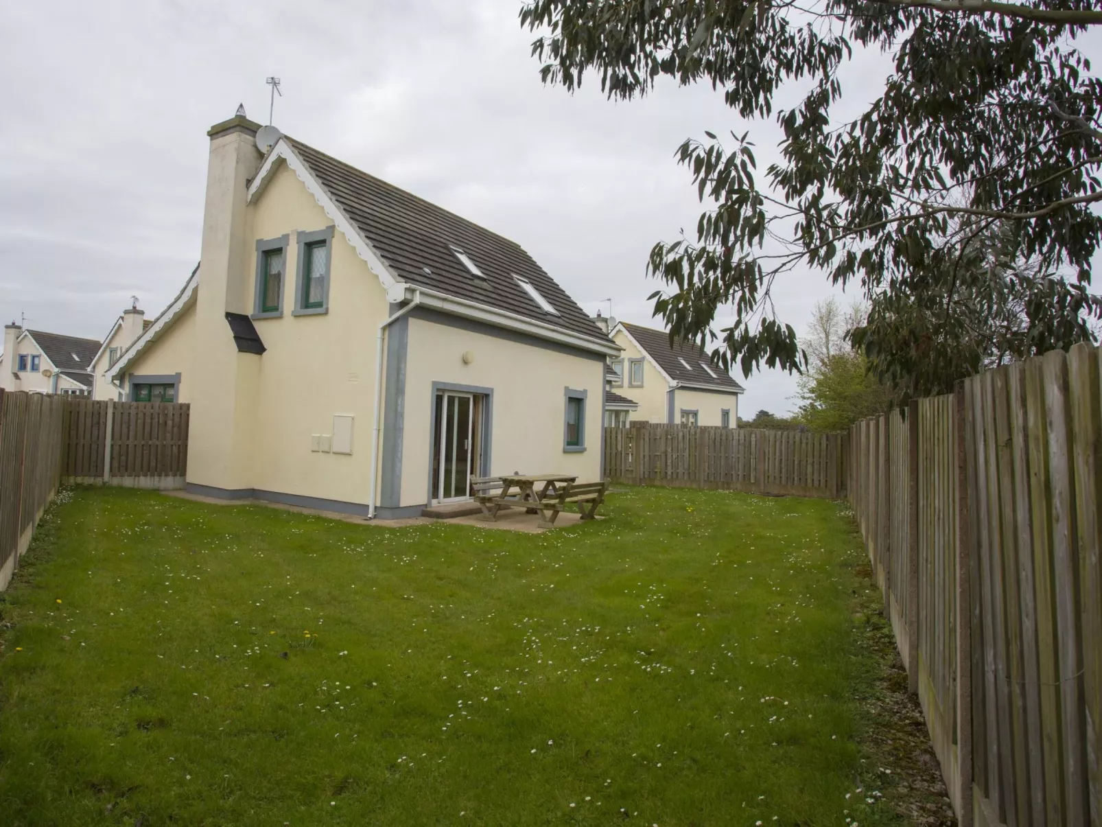 Willow Grove HC No. 4-Buiten