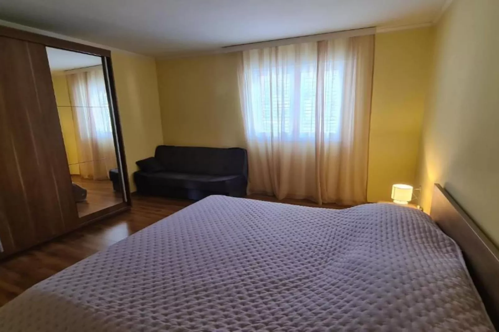 Apartment with One Bathroom-Slaapkamer