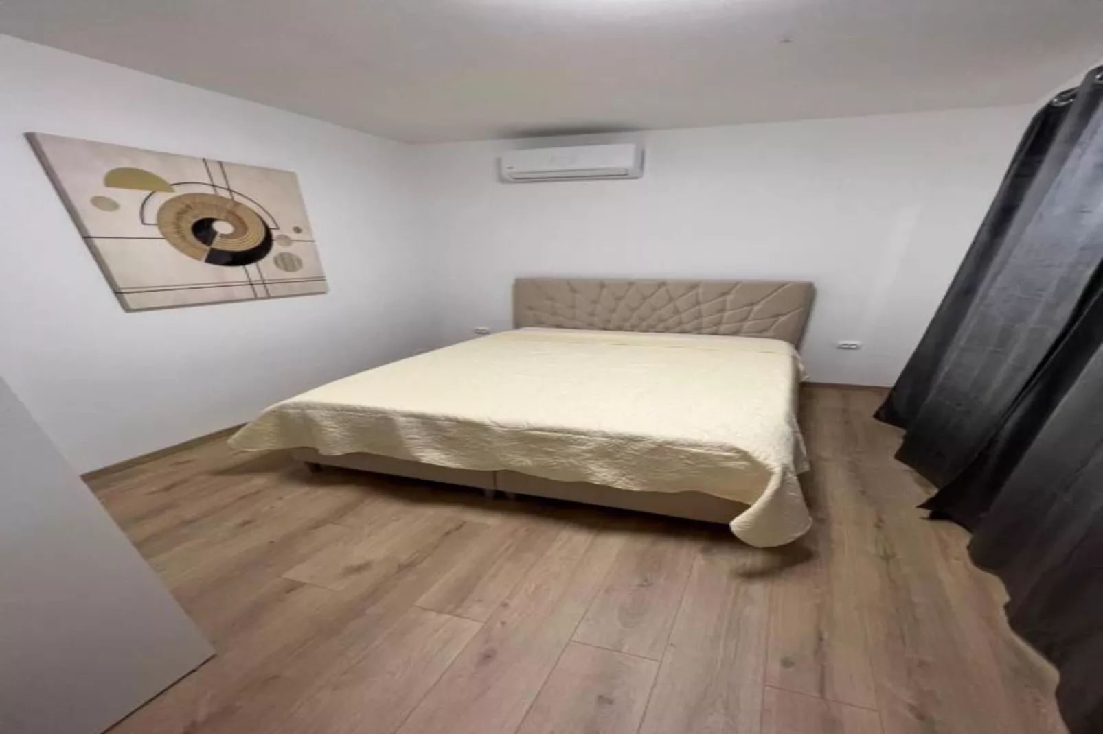 Four-Bedroom Apartment With Sea View-Slaapkamer