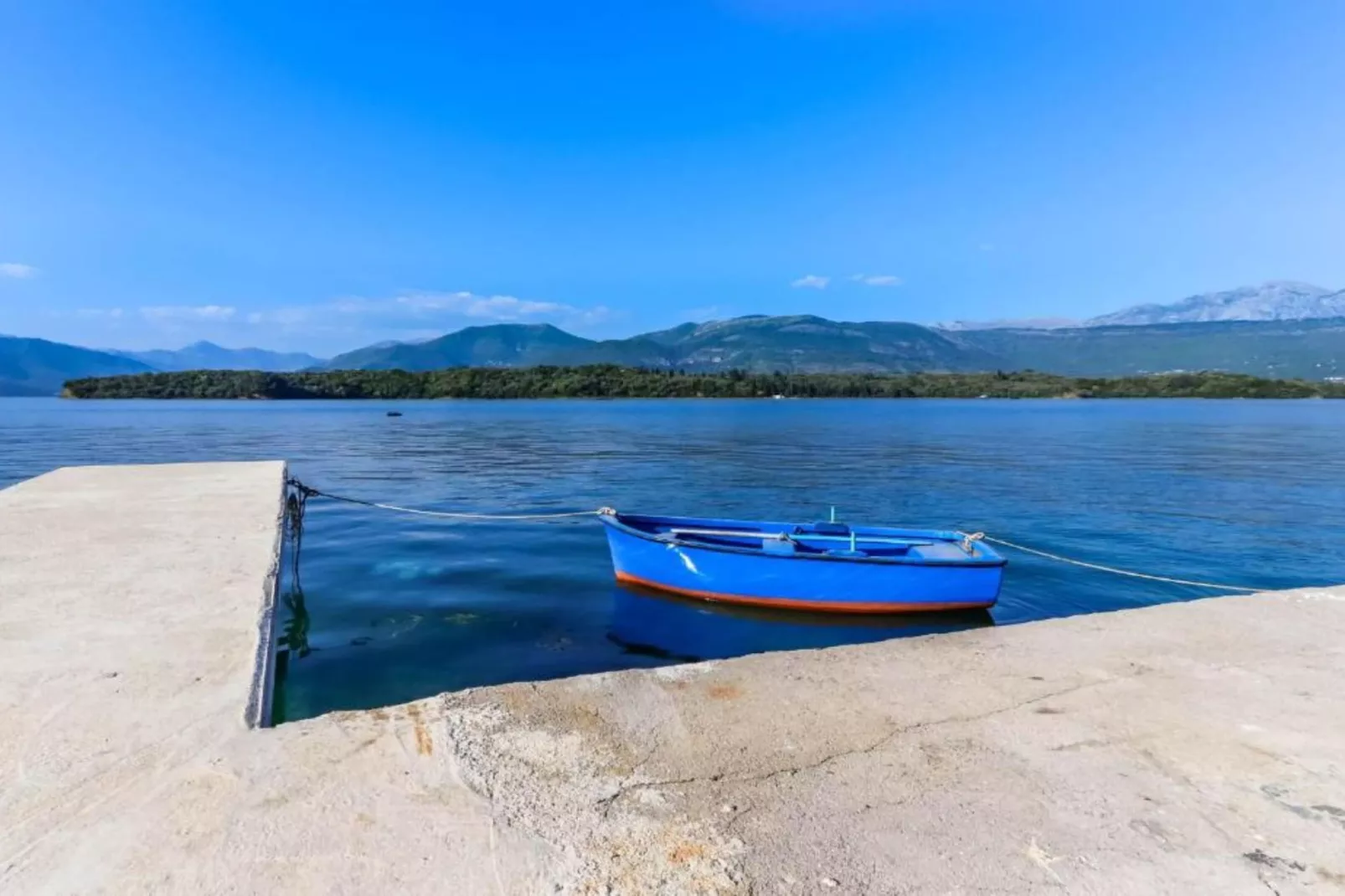 Beachfront Escape – Steps from the Crystal-Clear Sea - One Bedroom Apartment 1-Sfeer