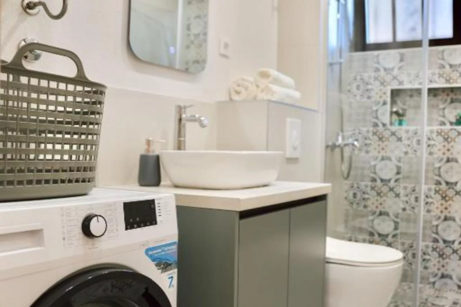 Stylish Apartment with Modern Elegance in Herceg Novi Area - Deluxe One Bedroom Apartment with Terrace-Badkamer