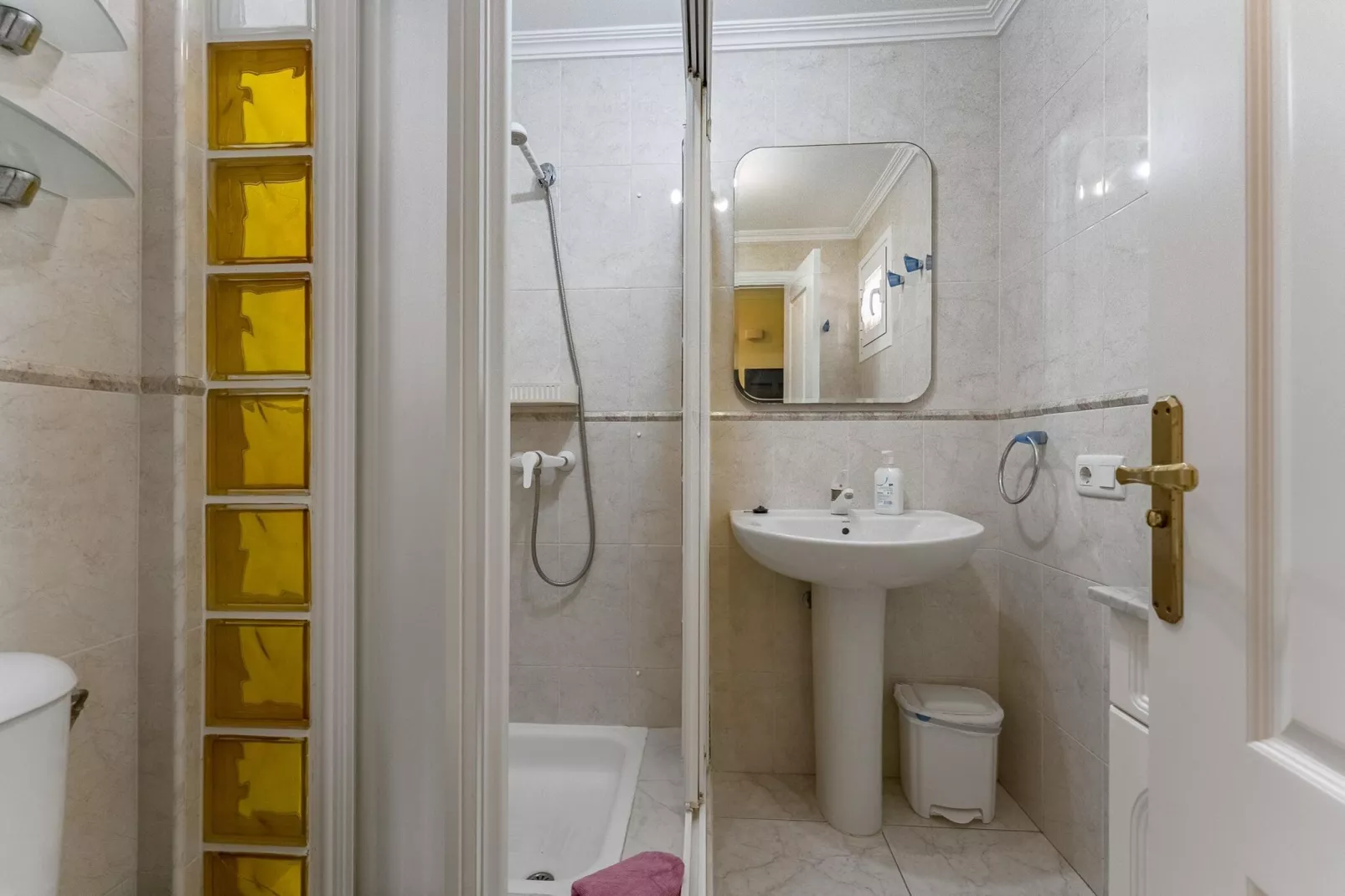 Delfin 14A 2d - Badkamer