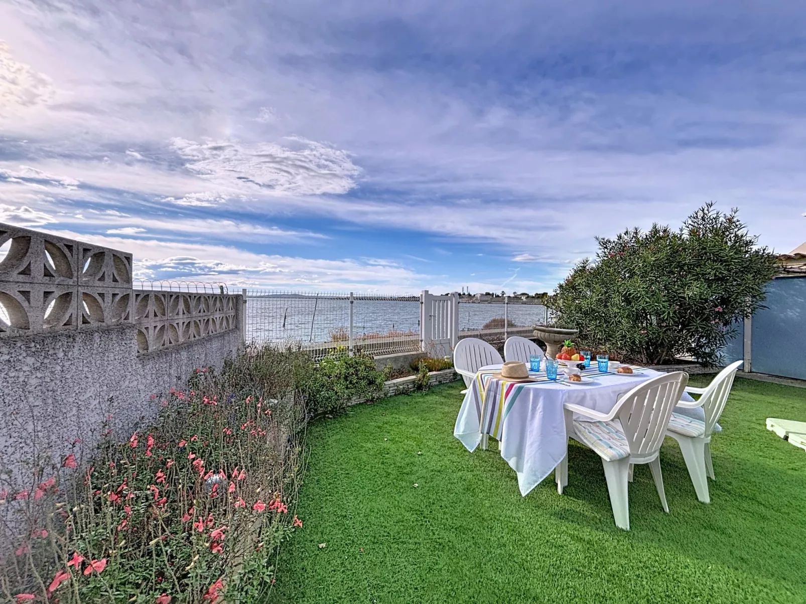 Les cabanes de Pérols-Buiten