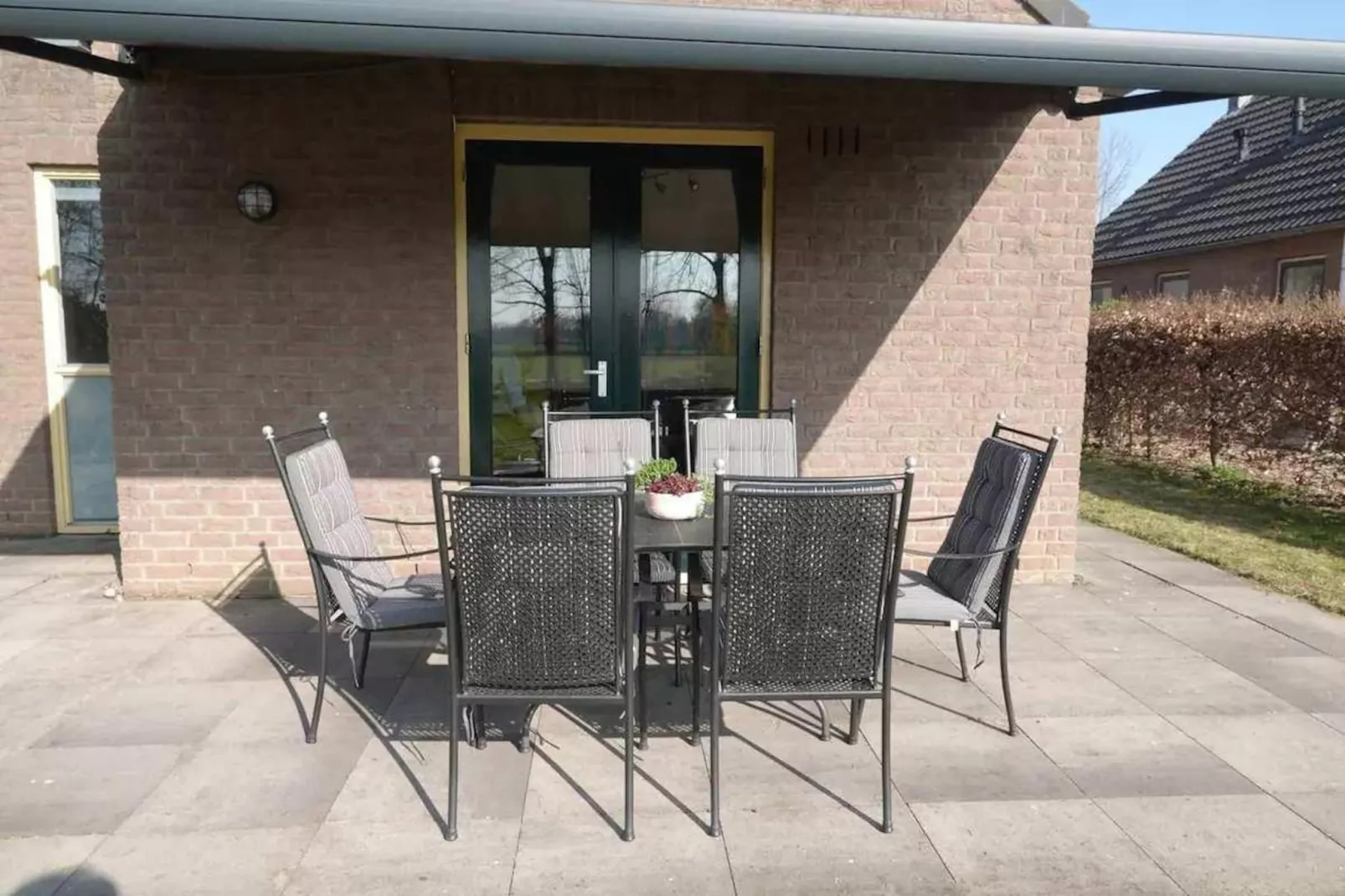 6 - Person Forest Pet & Family Bungalow-Terrasbalkon