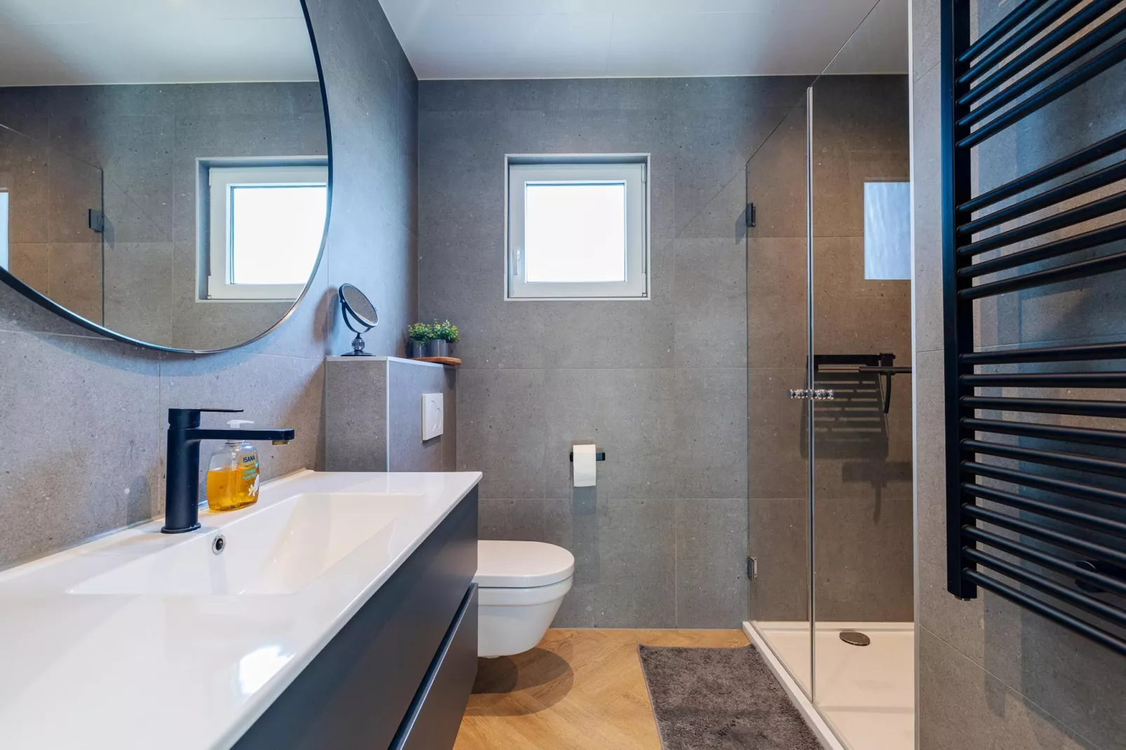 Chalet Julianahoeve | Beachhouse Renesse 2645-Badkamer