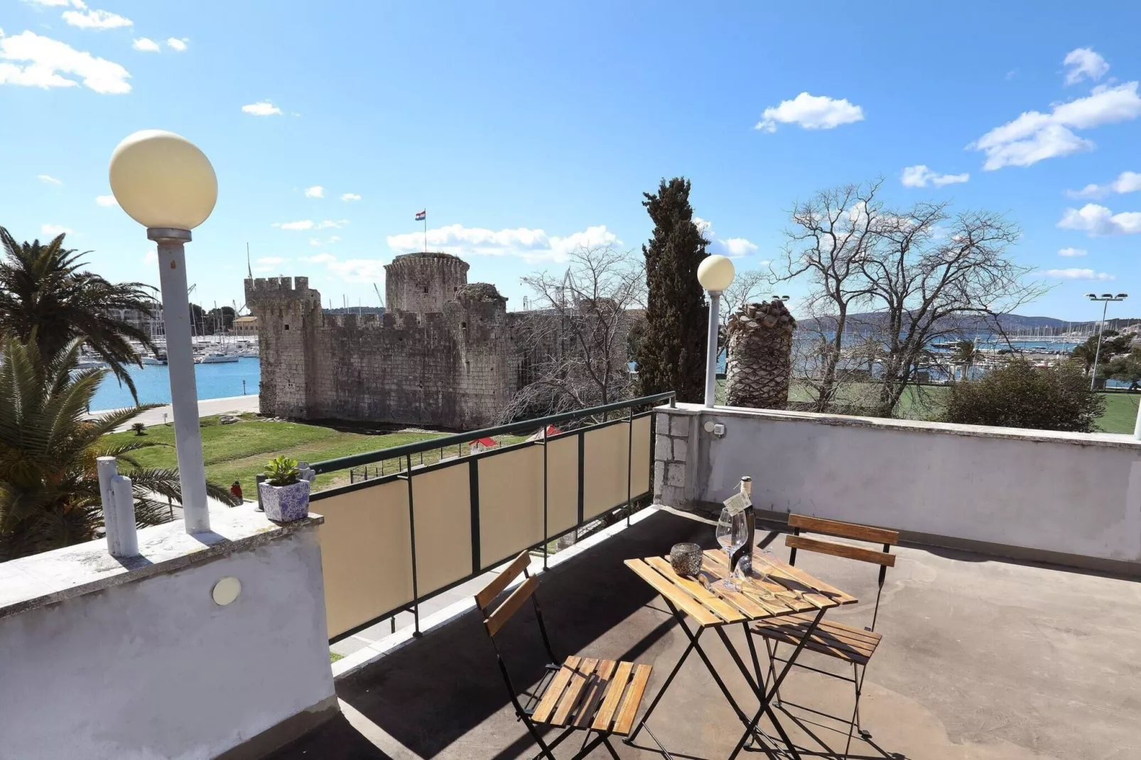 M Apartment Trogir-Terrasbalkon