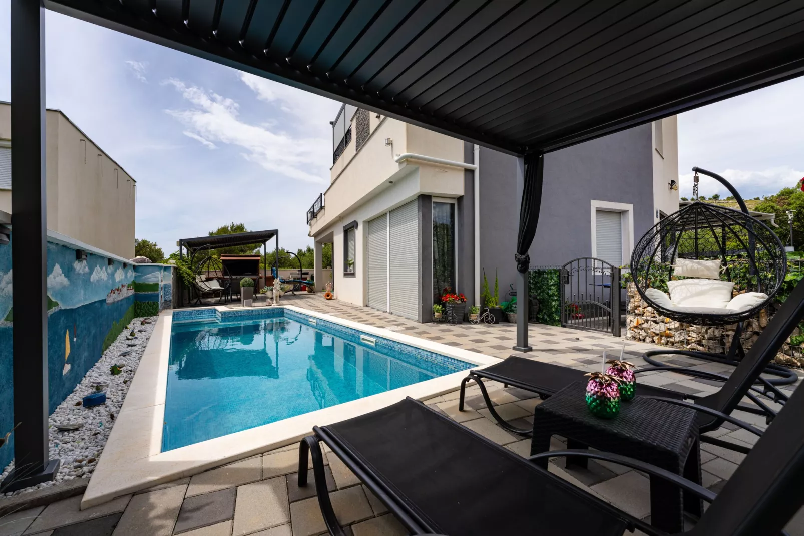 Apartment Nikita with private pool-Zwembad