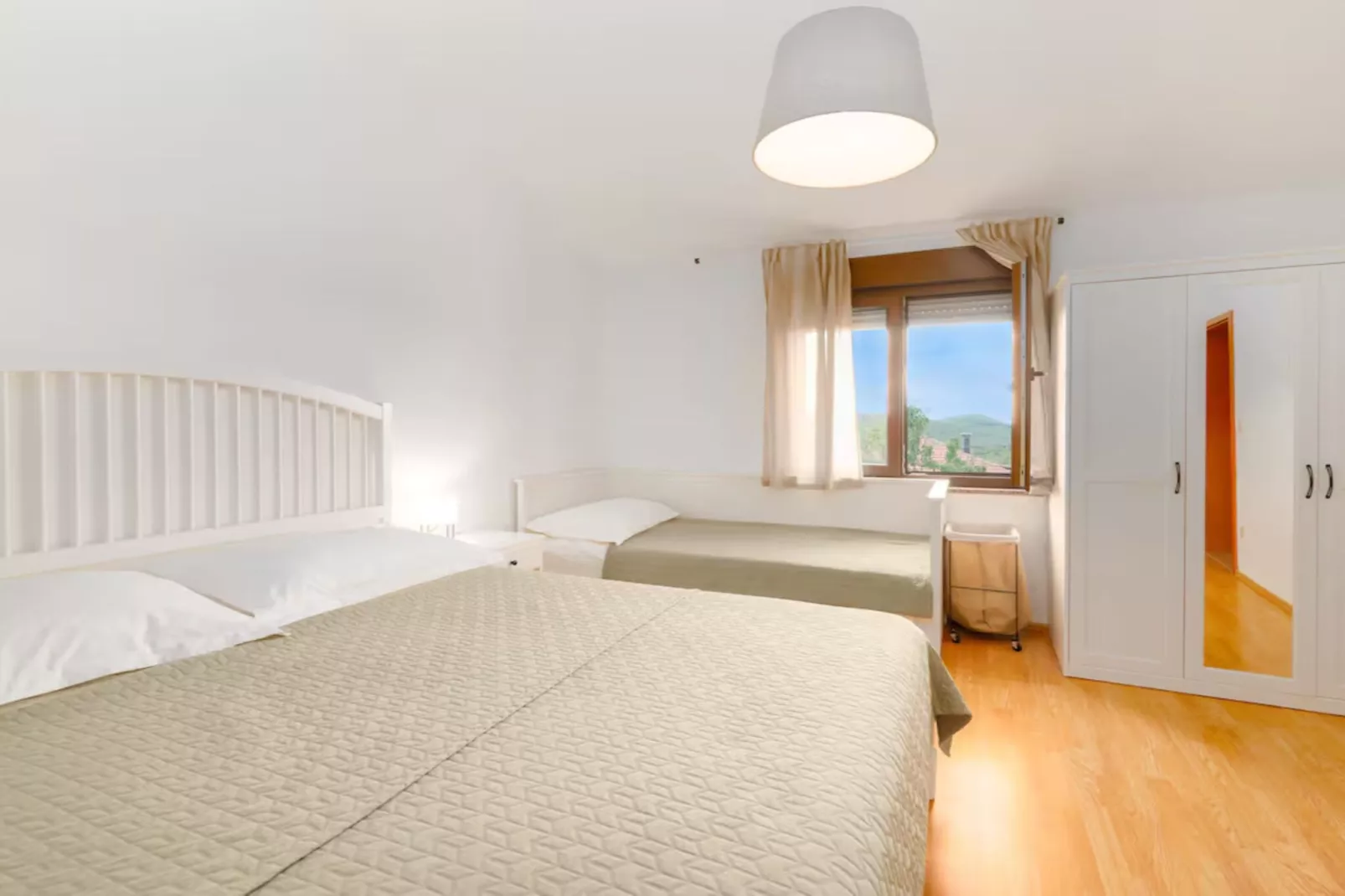 Villa Mima Pool Retreat - Five Bedroom Villa With Pool-Slaapkamer