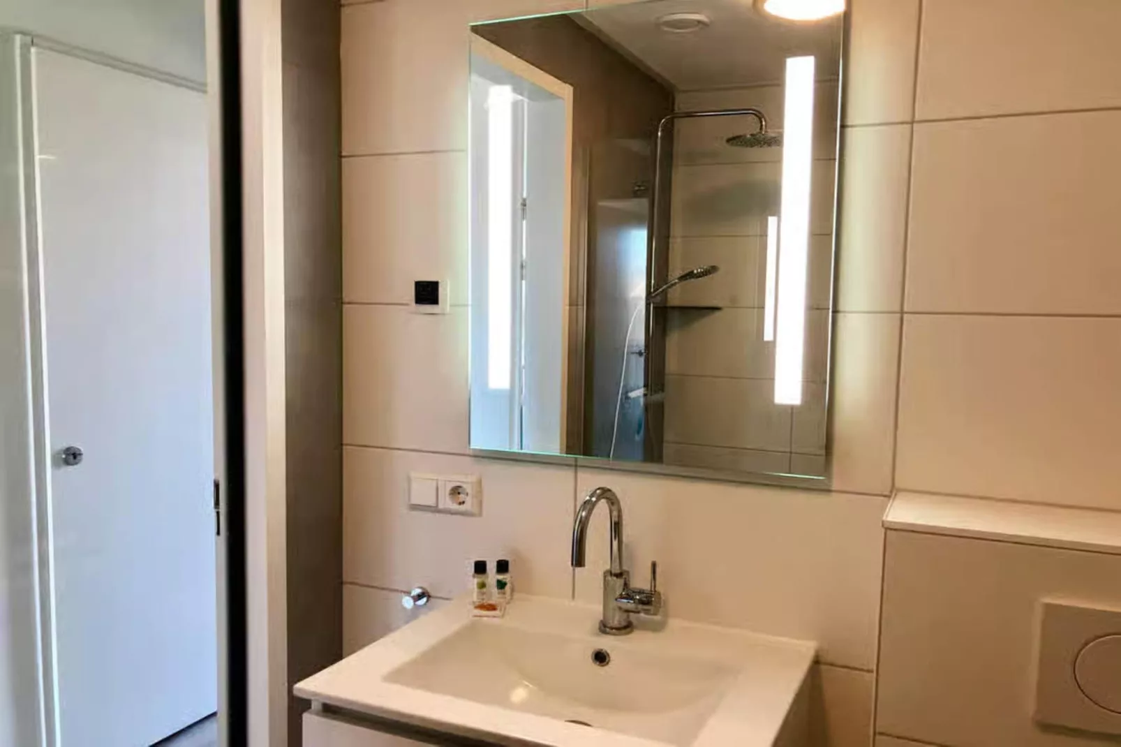 Plein 40 Lodge 21-Badkamer