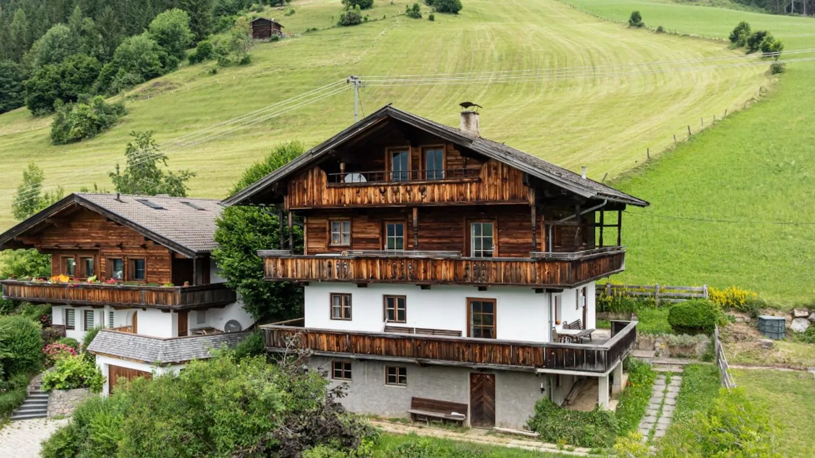 Tirola Hütte-Buitenkant zomer
