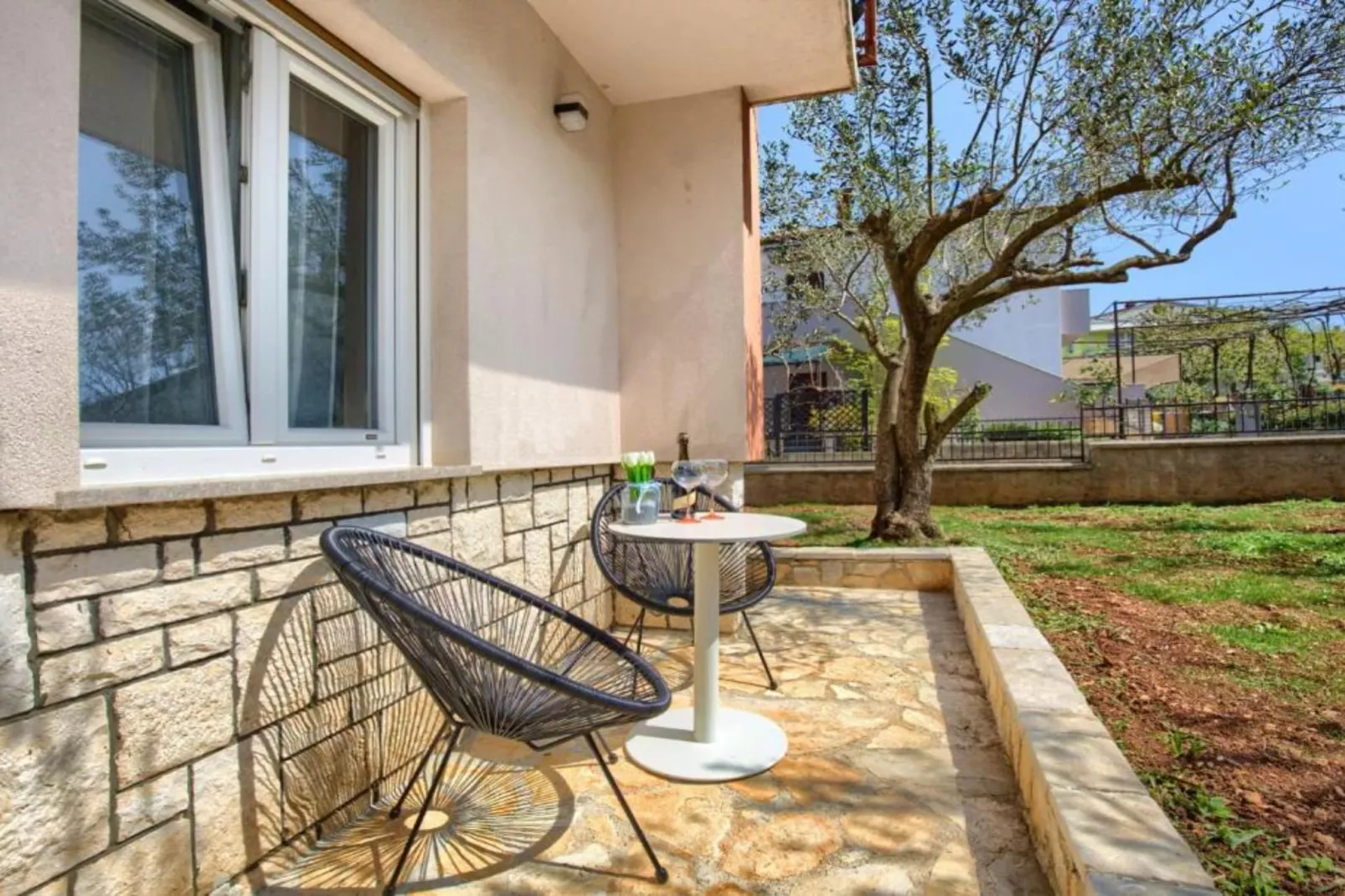 Apartments Mons - One Bedroom Apartment With Terrace (A1)-Buitenlucht