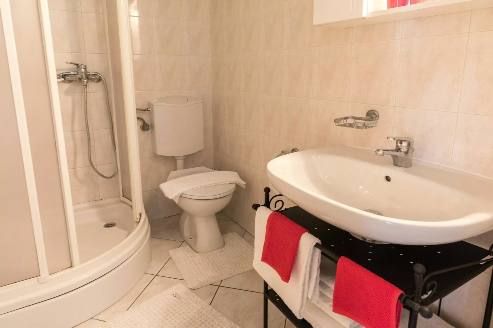 Beach apartment Jadrija-Badkamer