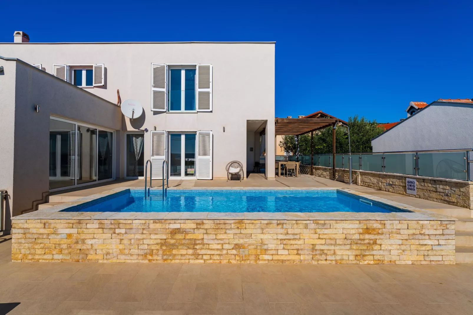 Sea view Villa Anpero-Buitenkant zomer