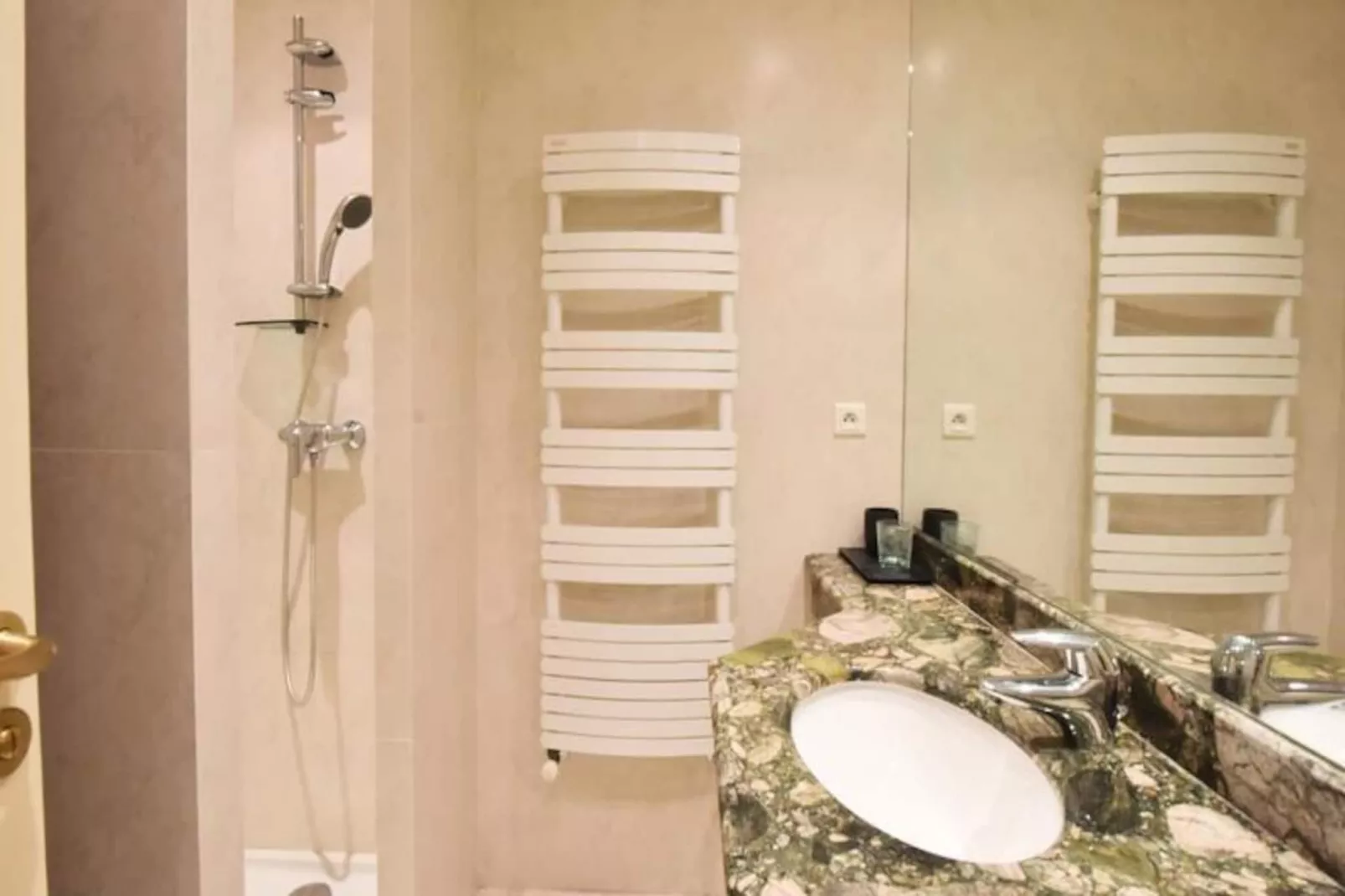 Résidence 3p Proche Centre Ville, Piscine Et Vue Mer-Niet-getagd