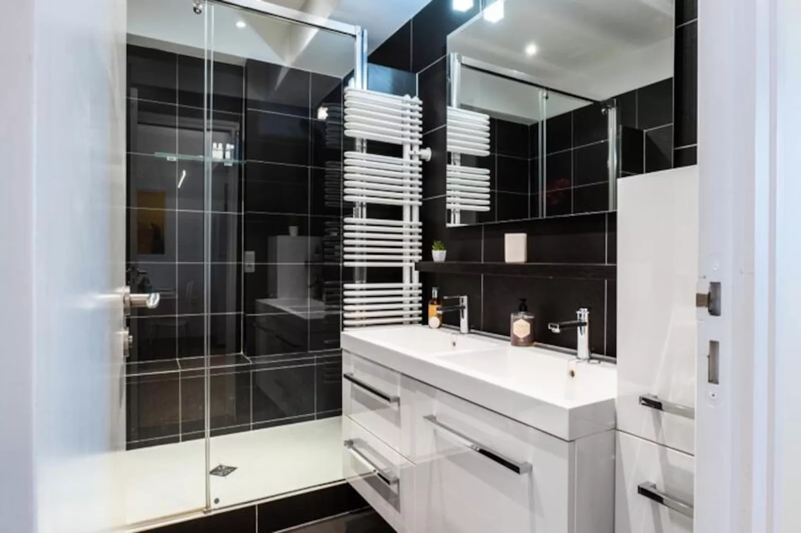 Résidence 3p Avec Terrasse Vue Mer, Face Au Martinez-Niet-getagd