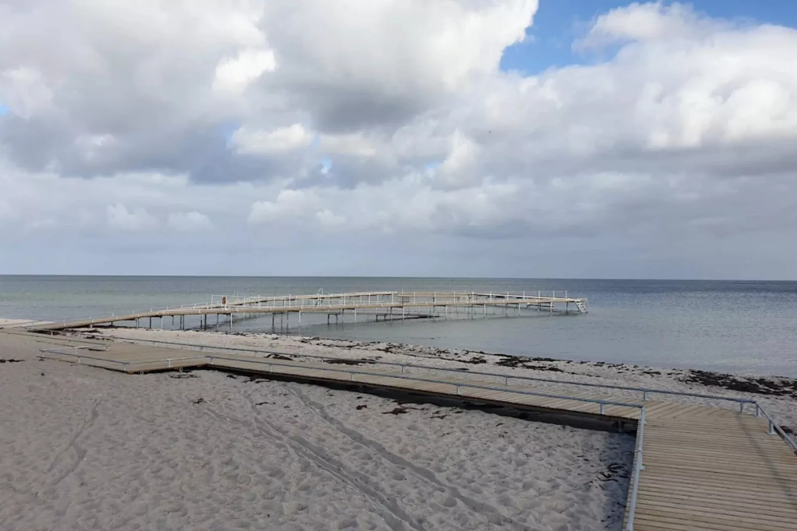 3 room,close to the sea/dike,renovate-Waterzicht