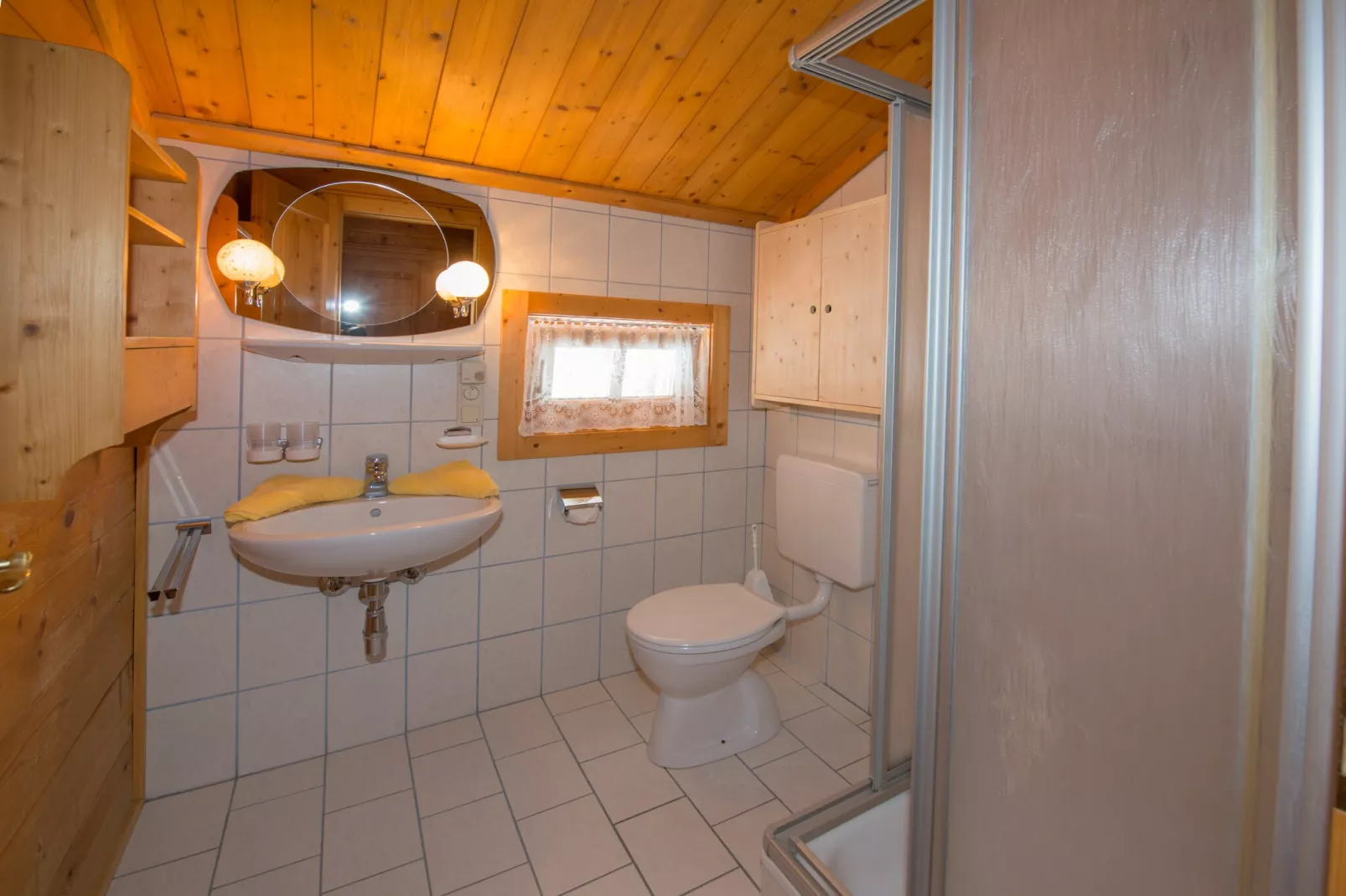 Appartment Holzblockhaus-Badkamer