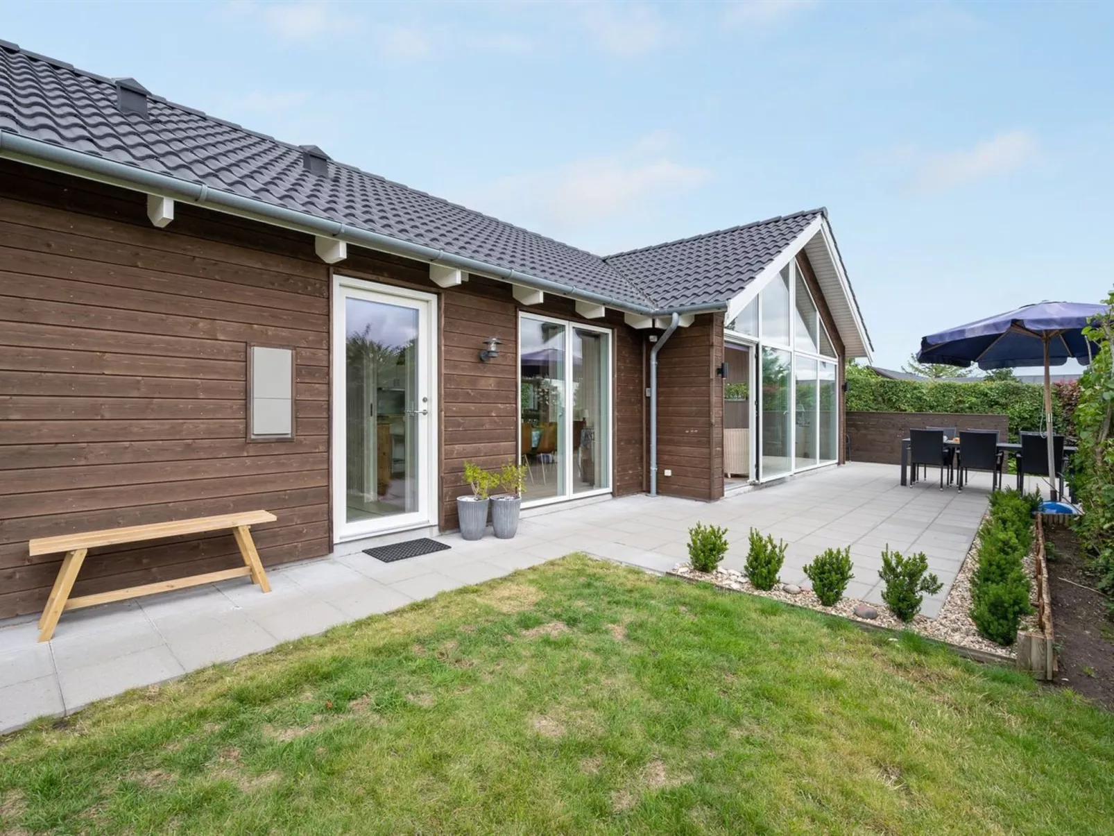 "Regni" - 300m to the fjord-Buiten