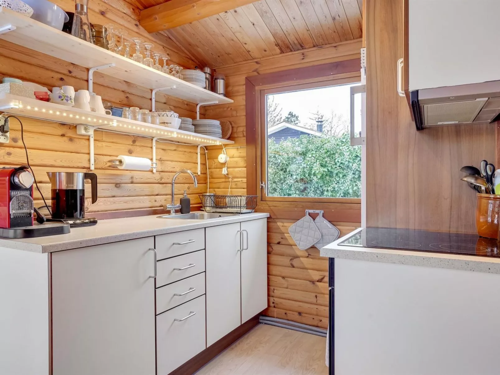 "Agda" - 100m from the sea-Binnen