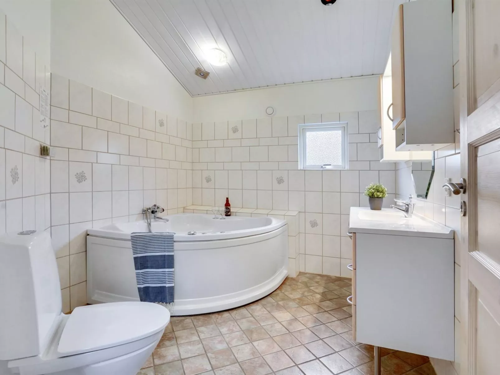 "Anica" - 29km from the sea-Binnen