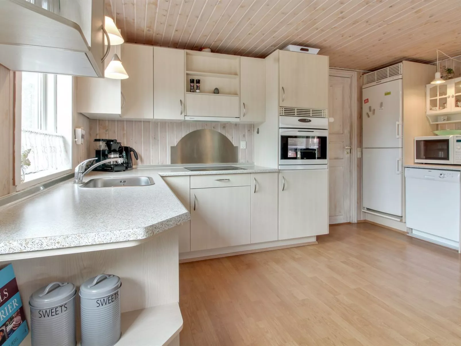 "Annakarin" - 500m from the sea-Binnen