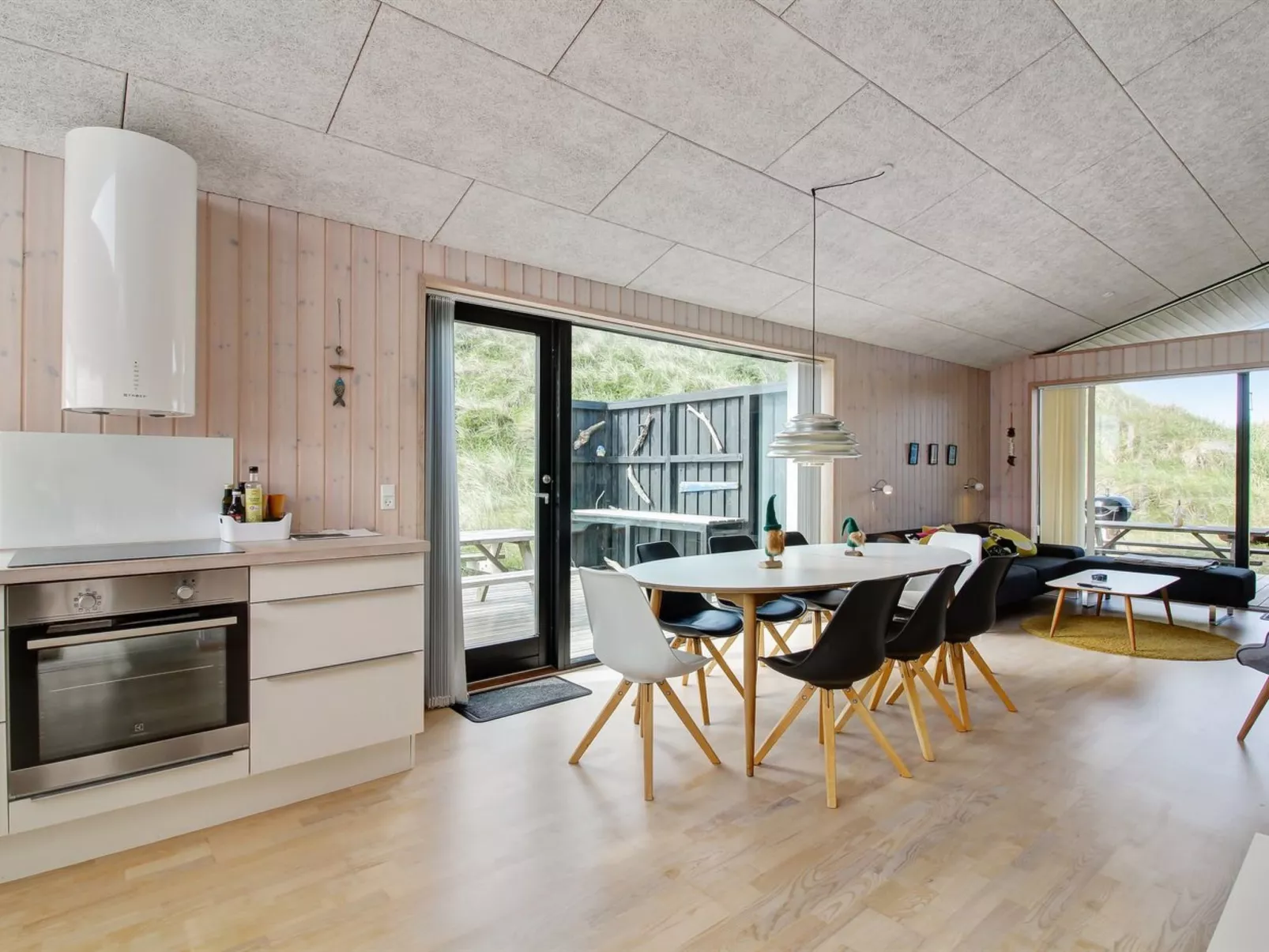 "Mikkel" - 300m from the sea-Binnen