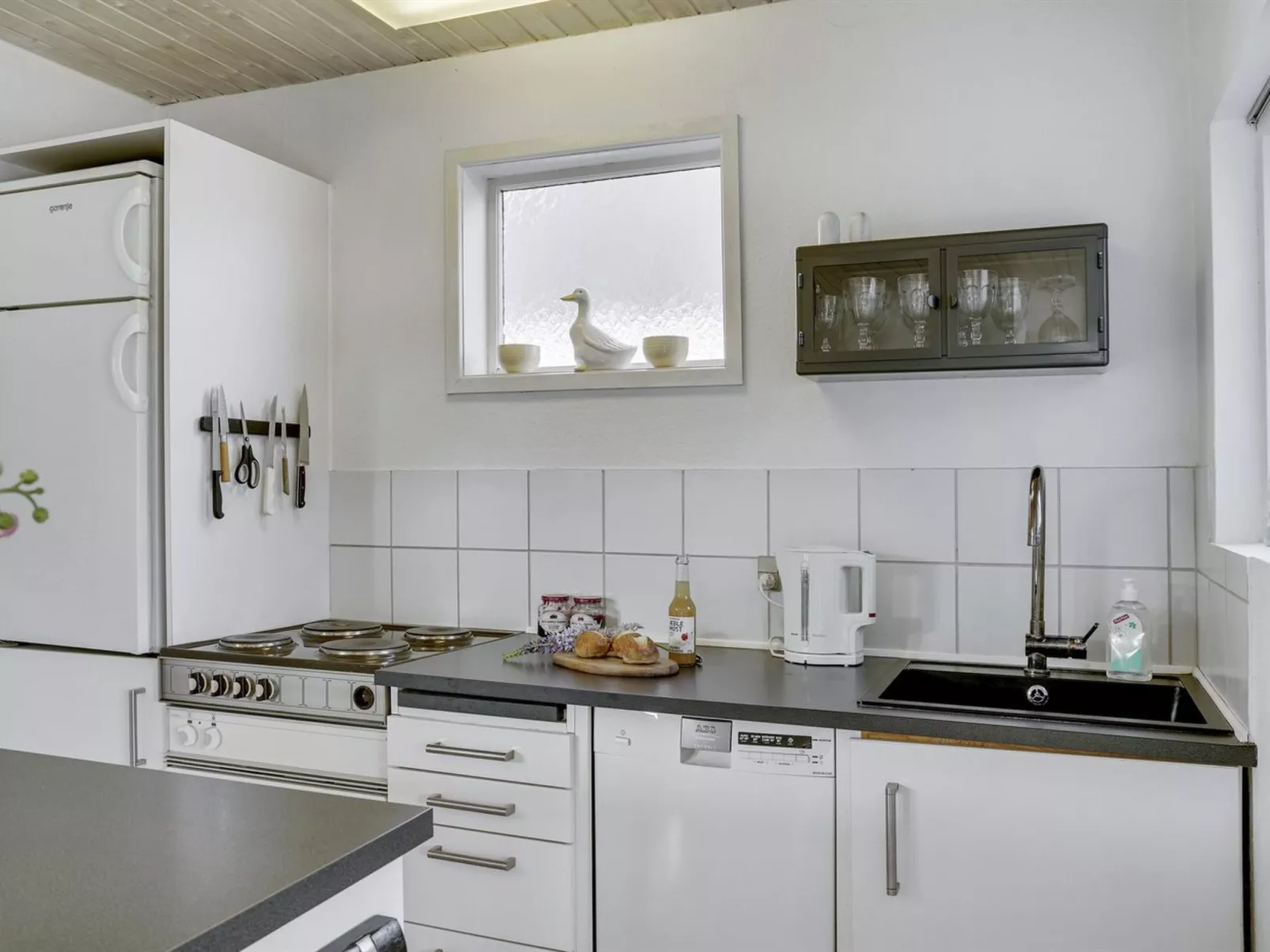 "Alvina" - 25m from the sea-Binnen