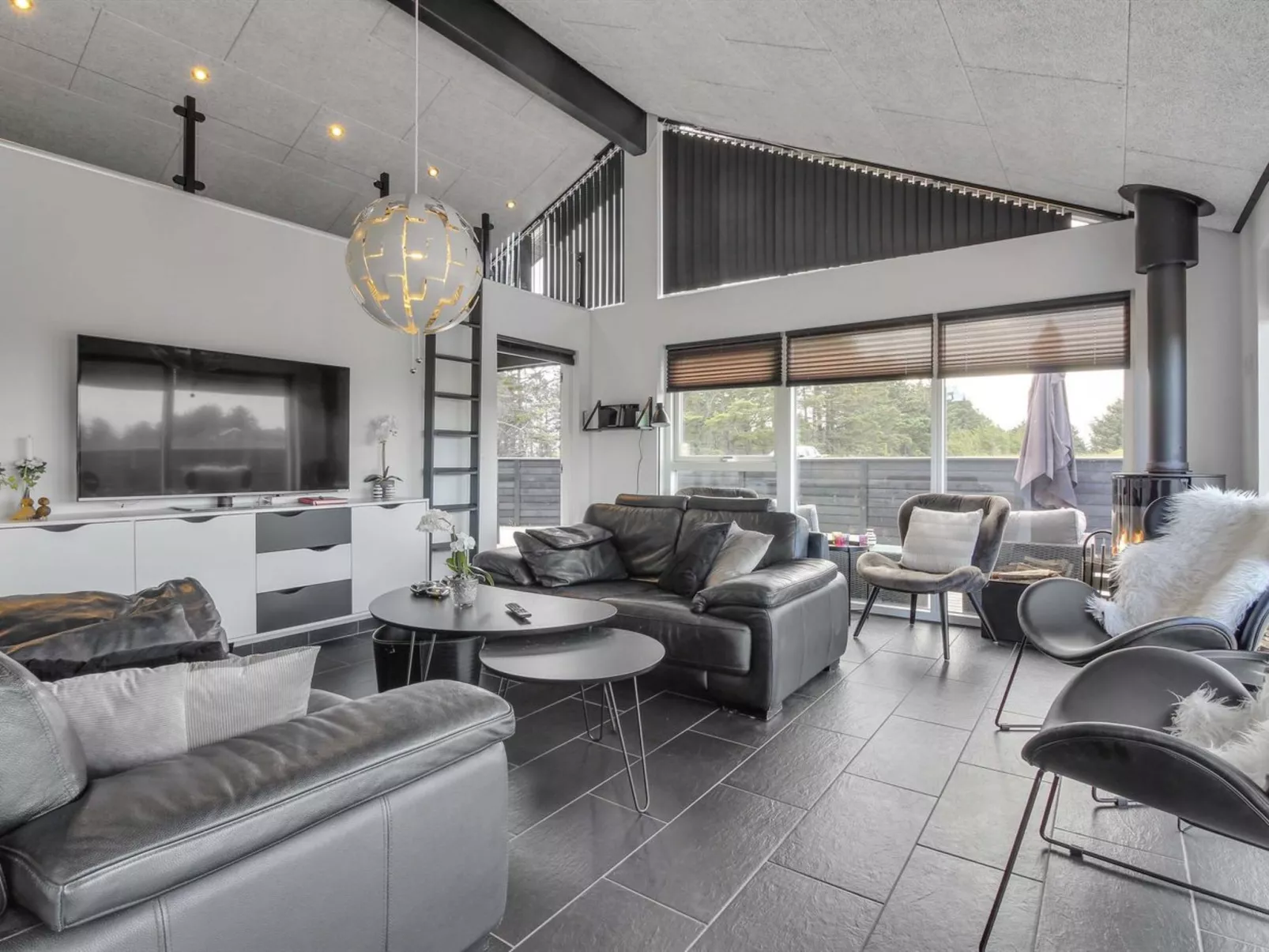 "Minna" - 975m from the sea-Binnen