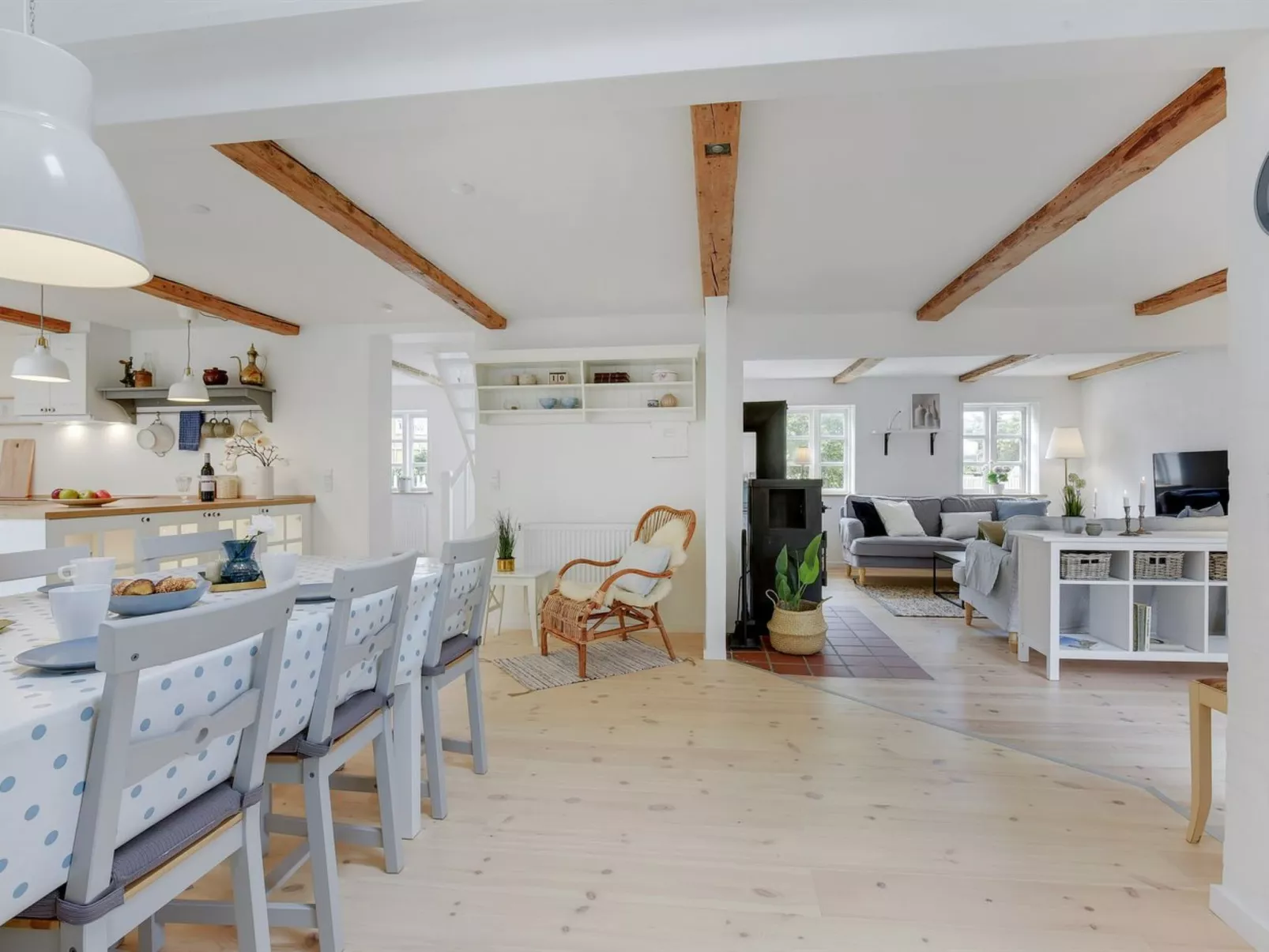 "Juhana" - 150m from the sea-Binnen