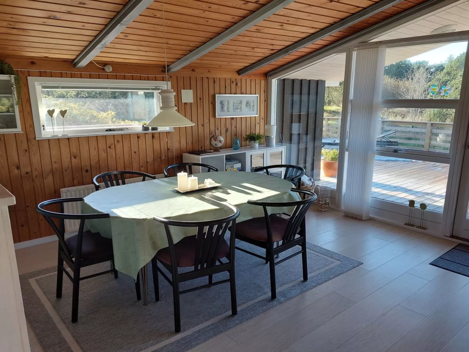 "Elgin" - 1.8km from the sea-Binnen