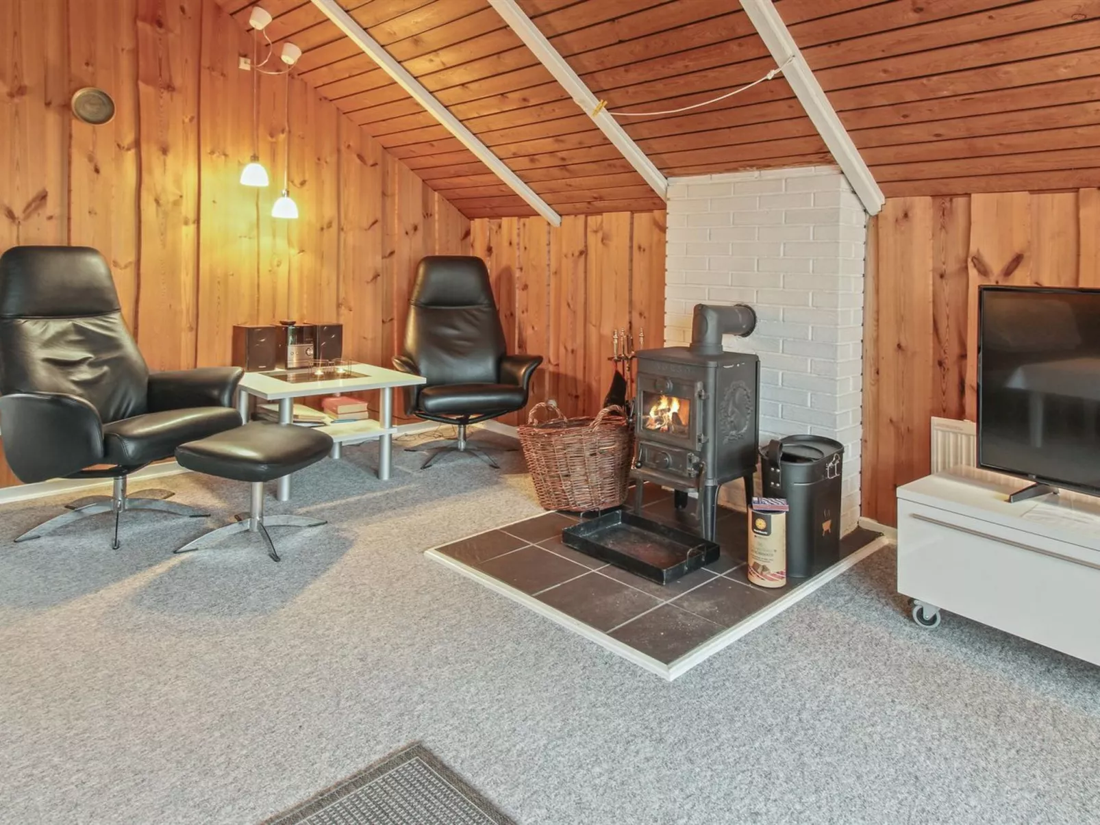 "Sebiorn" - 300m to the fjord-Binnen