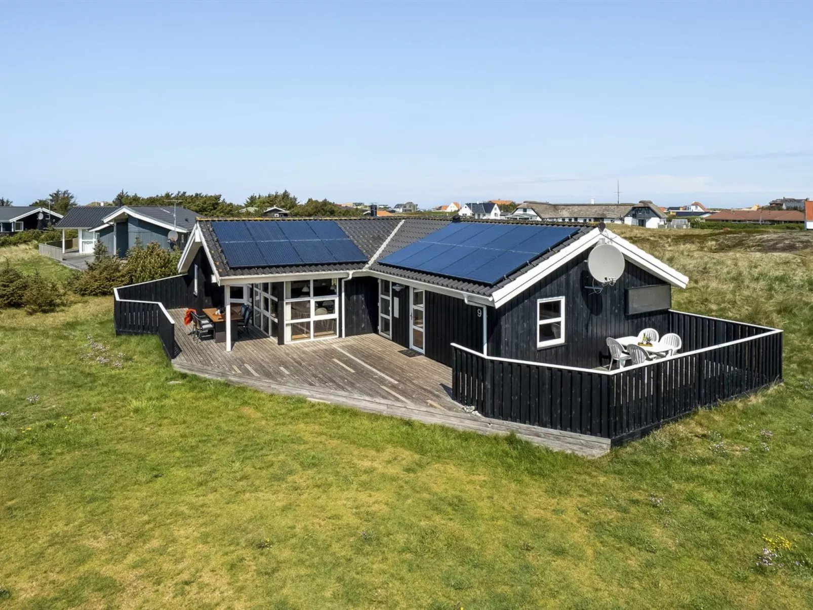 "Emppu" - 400m from the sea-Buiten