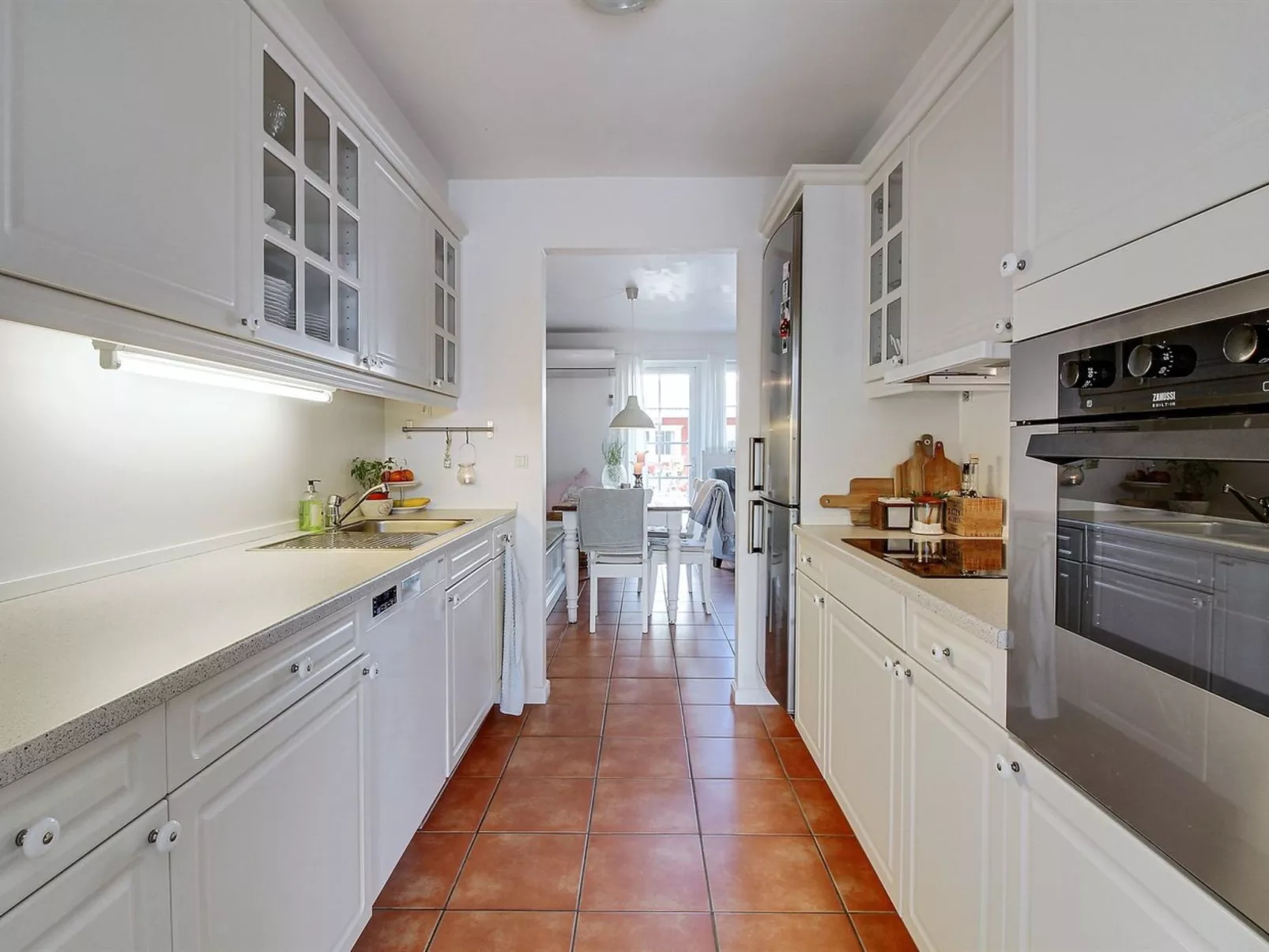 "Vinny" - 1.2km from the sea-Binnen