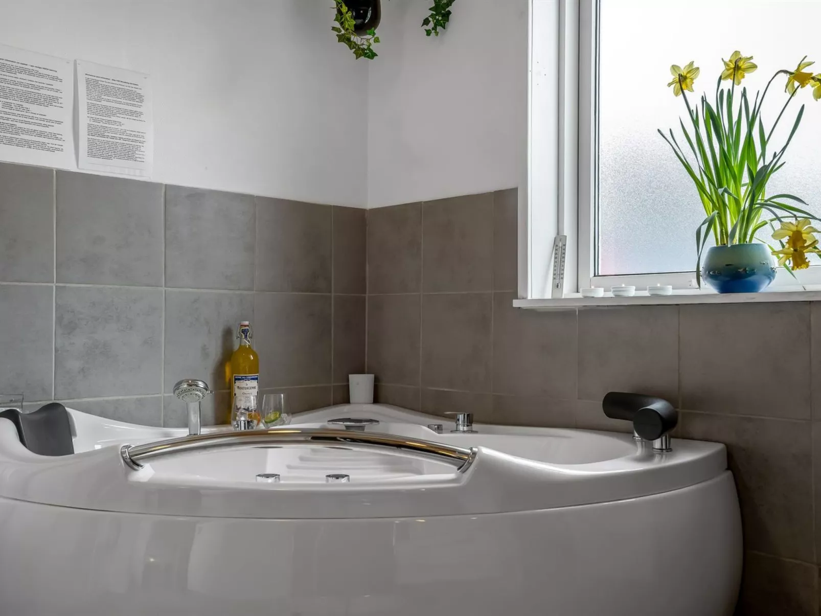 "Clarabelle" - 700m from the sea-Binnen