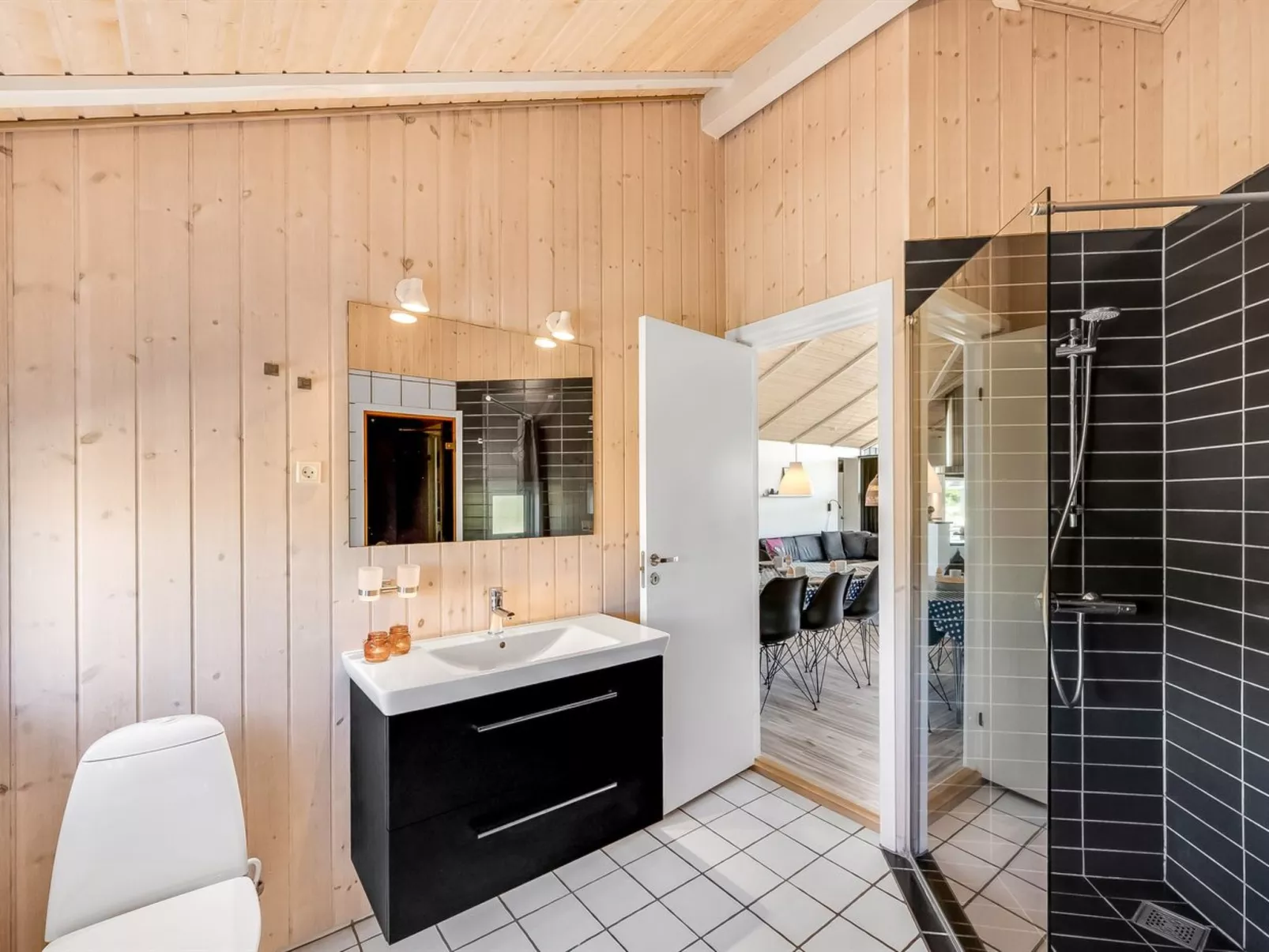 "Sylta" -  from the sea-Binnen