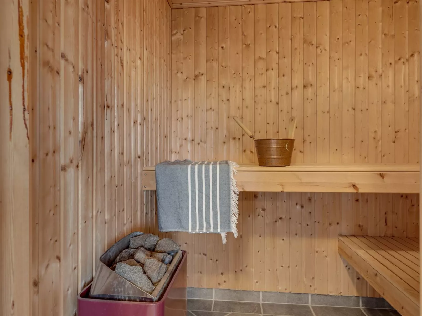 "Aniela" - 150m from the sea-Binnen