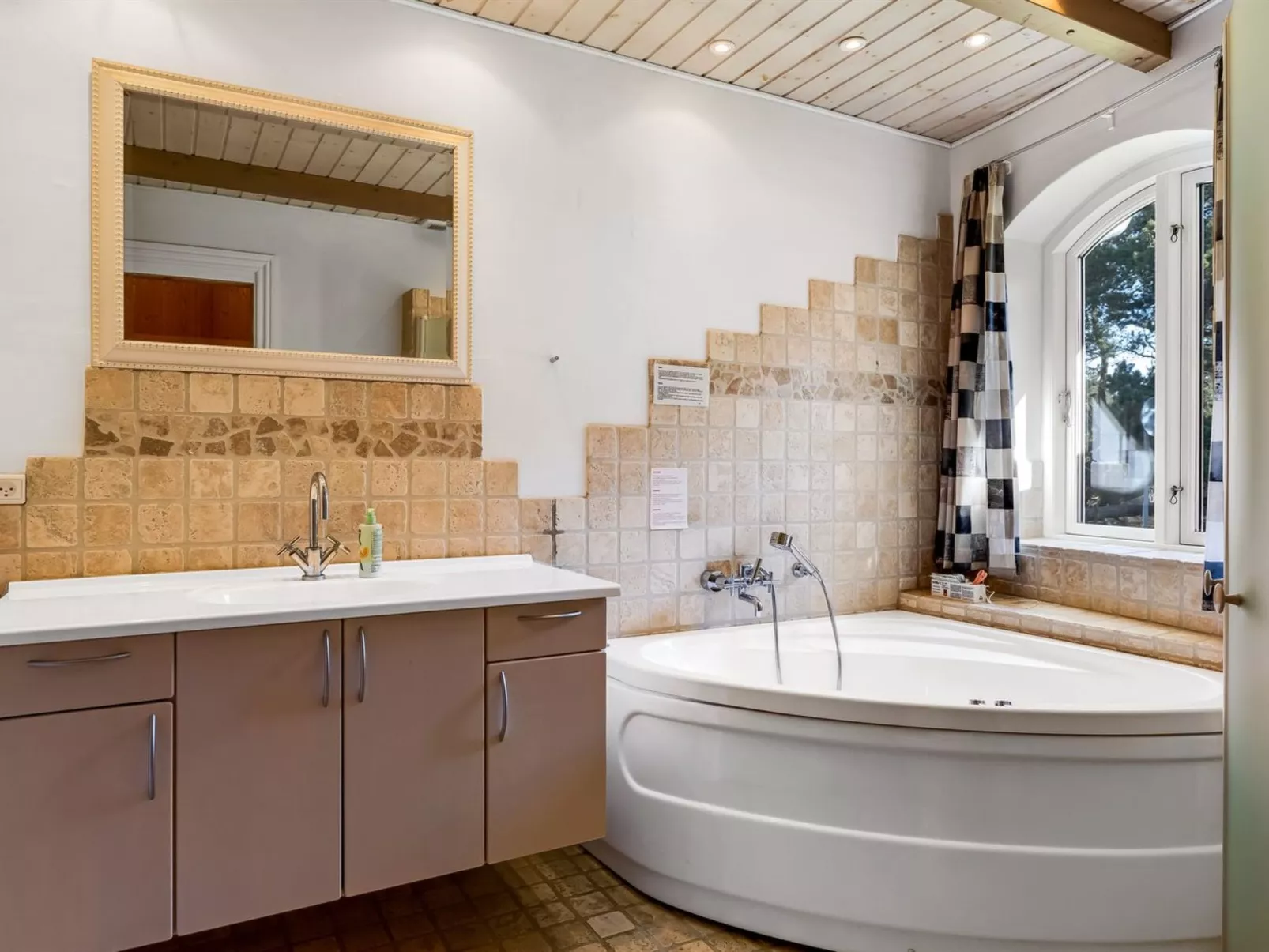 "Agusta" - 1.1km from the sea-Binnen