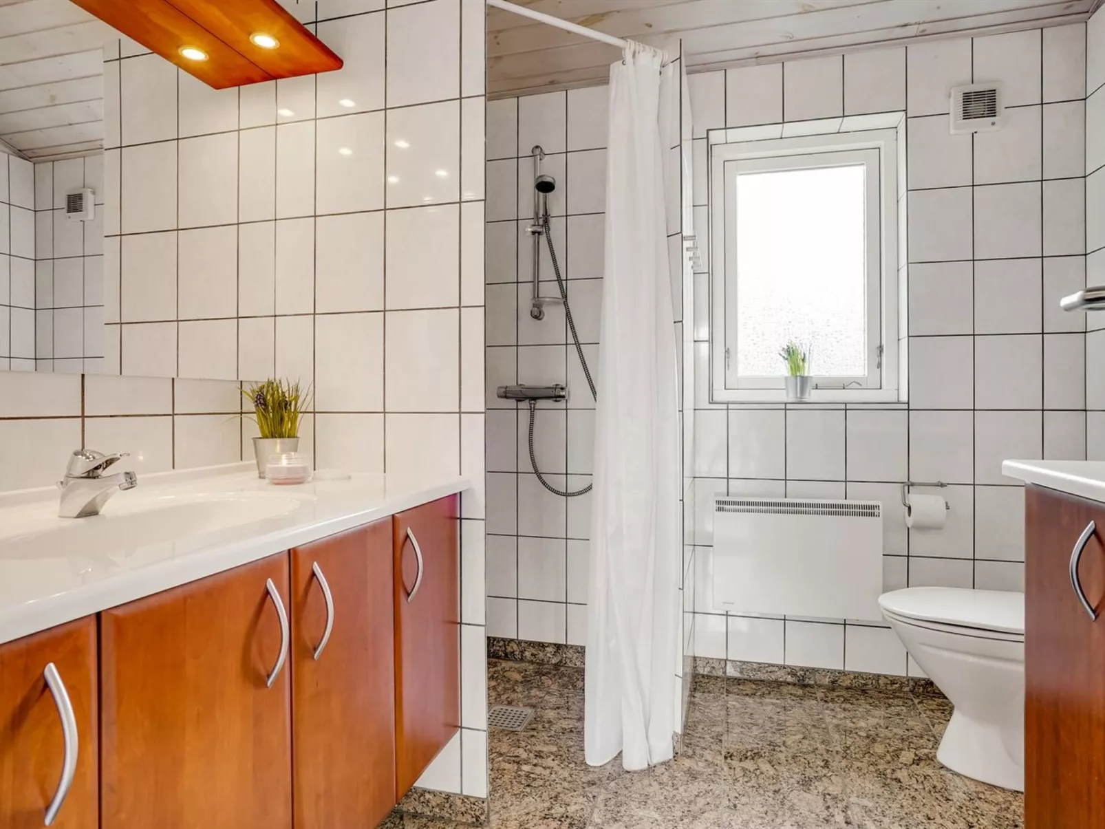 "Gilbert" - 96m from the sea-Binnen