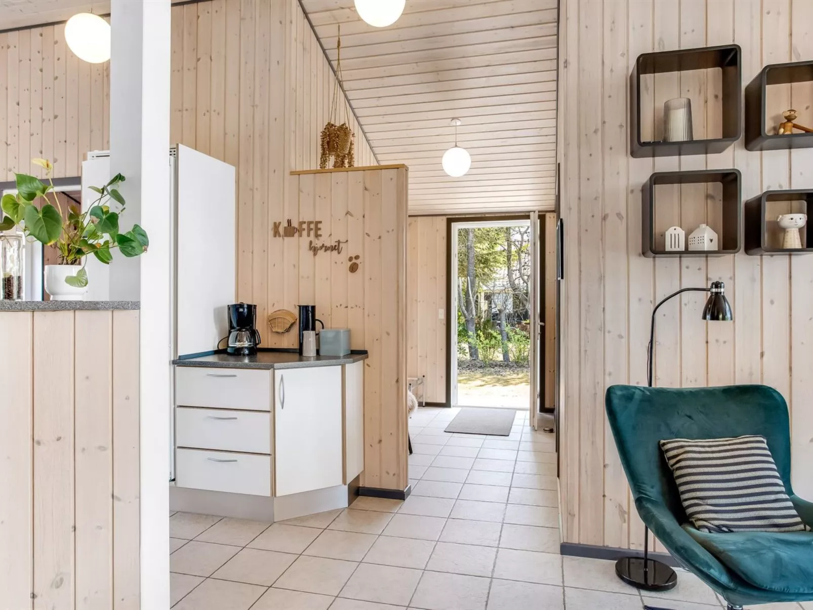 "Gylla" - 12km from the sea-Binnen