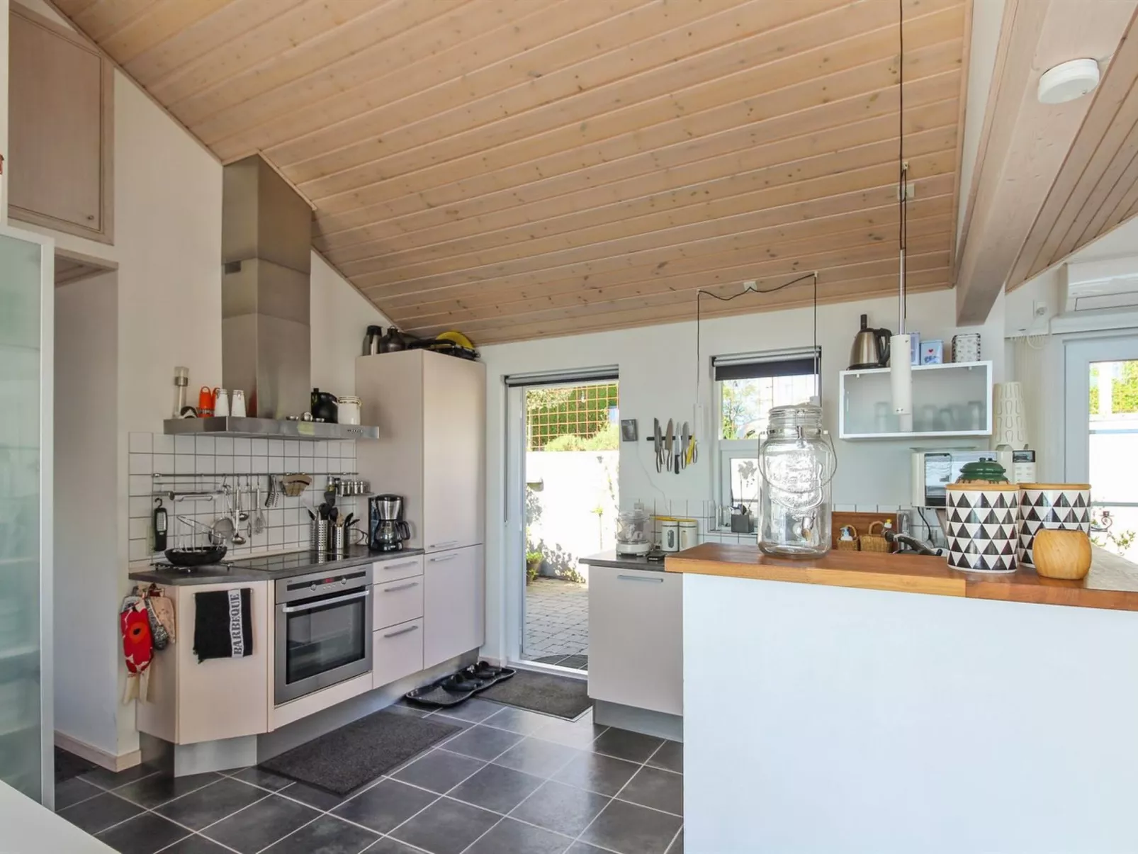 "Grim" - 5m from the sea-Binnen