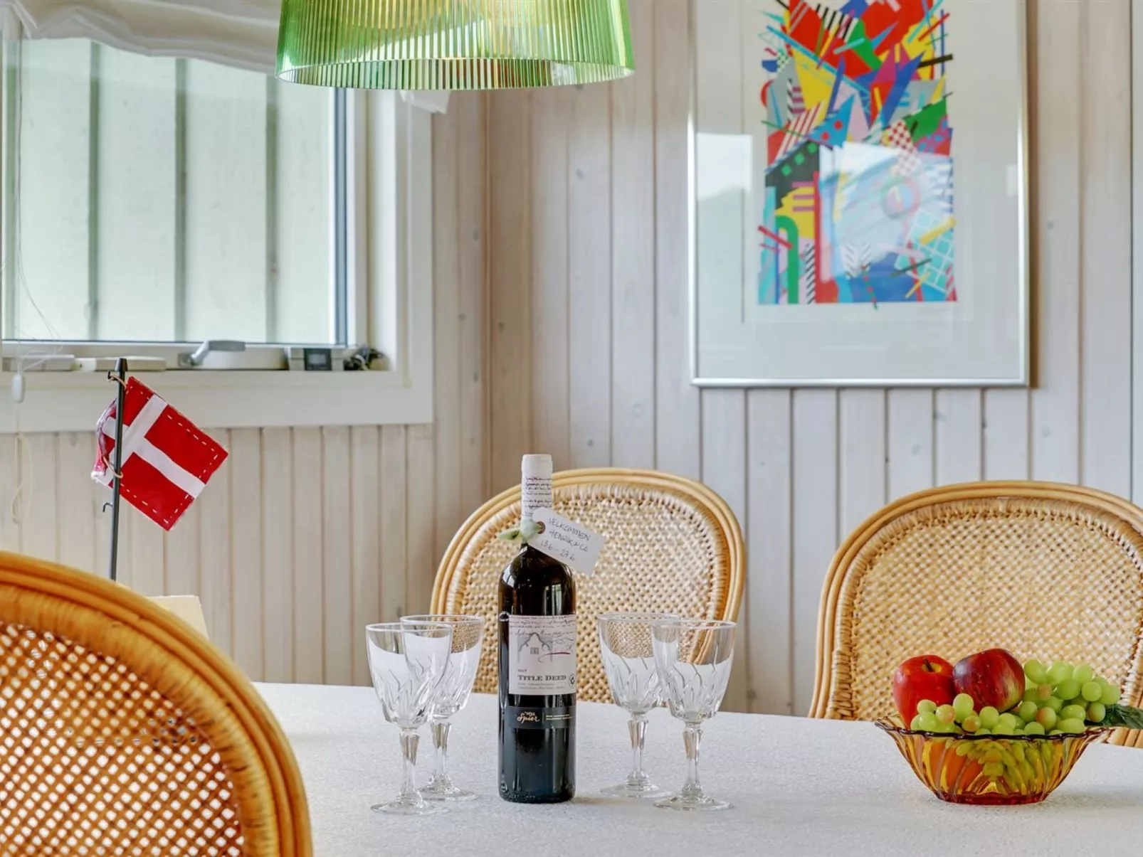 "Erwith" - 50m from the sea-Binnen