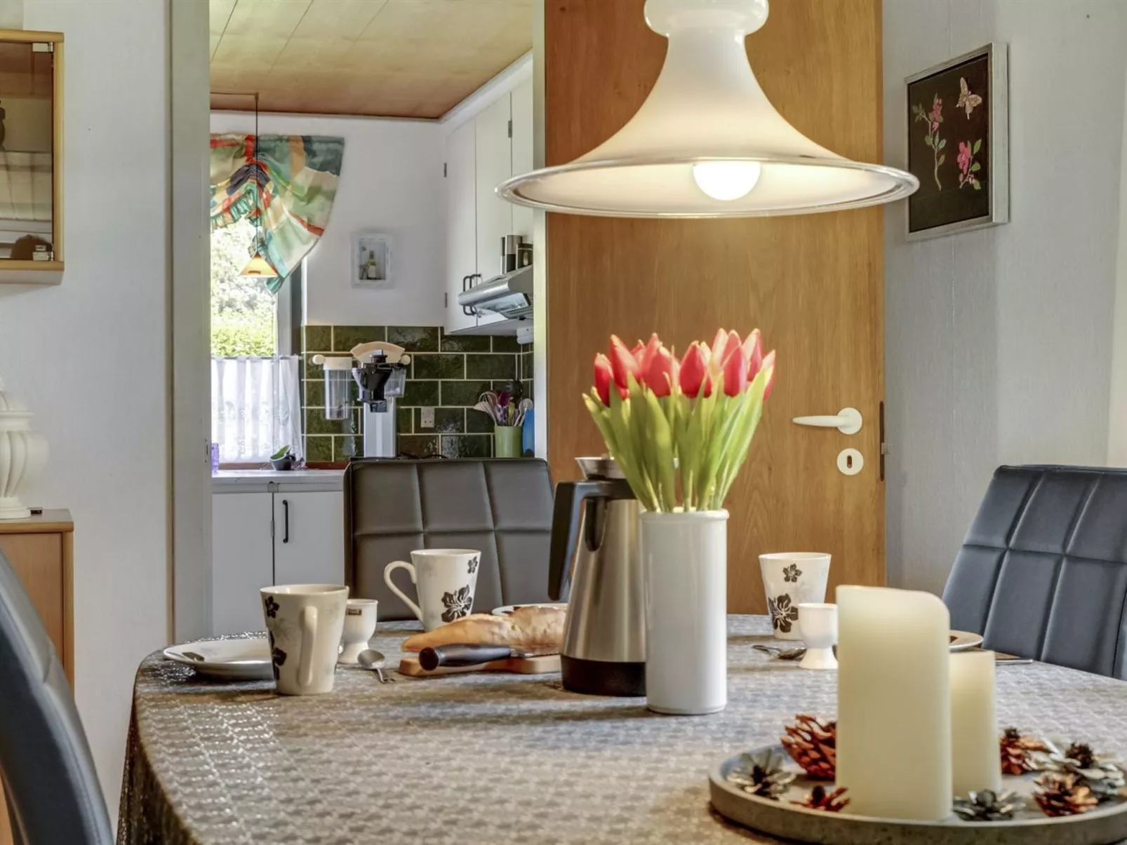 "Yak" - 350m from the sea-Binnen