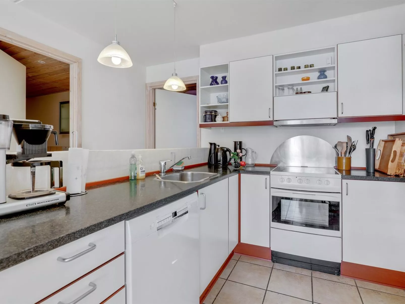 "Halldora" - 10m from the sea-Binnen