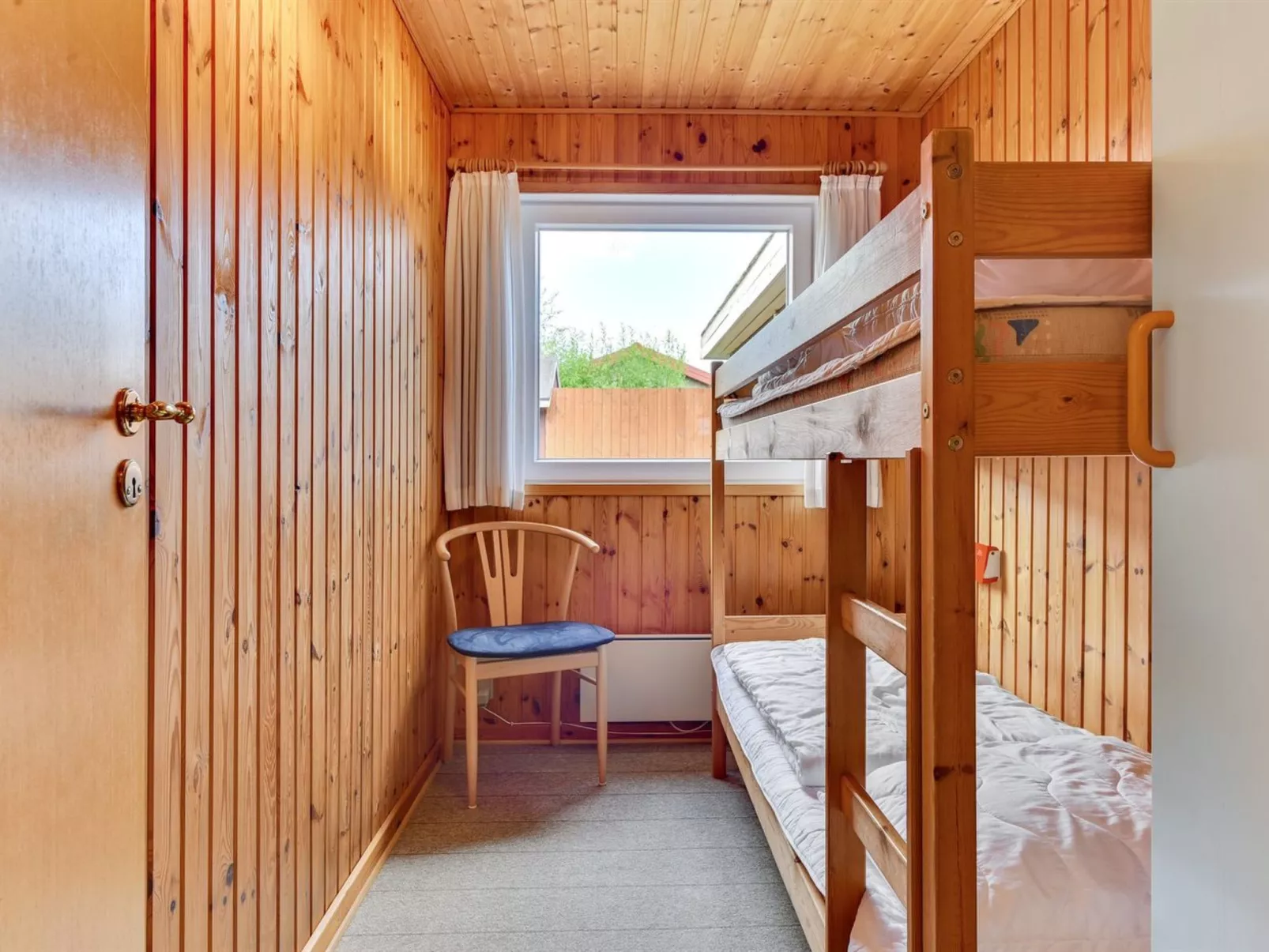 "Ellyn" - 500m from the sea-Binnen