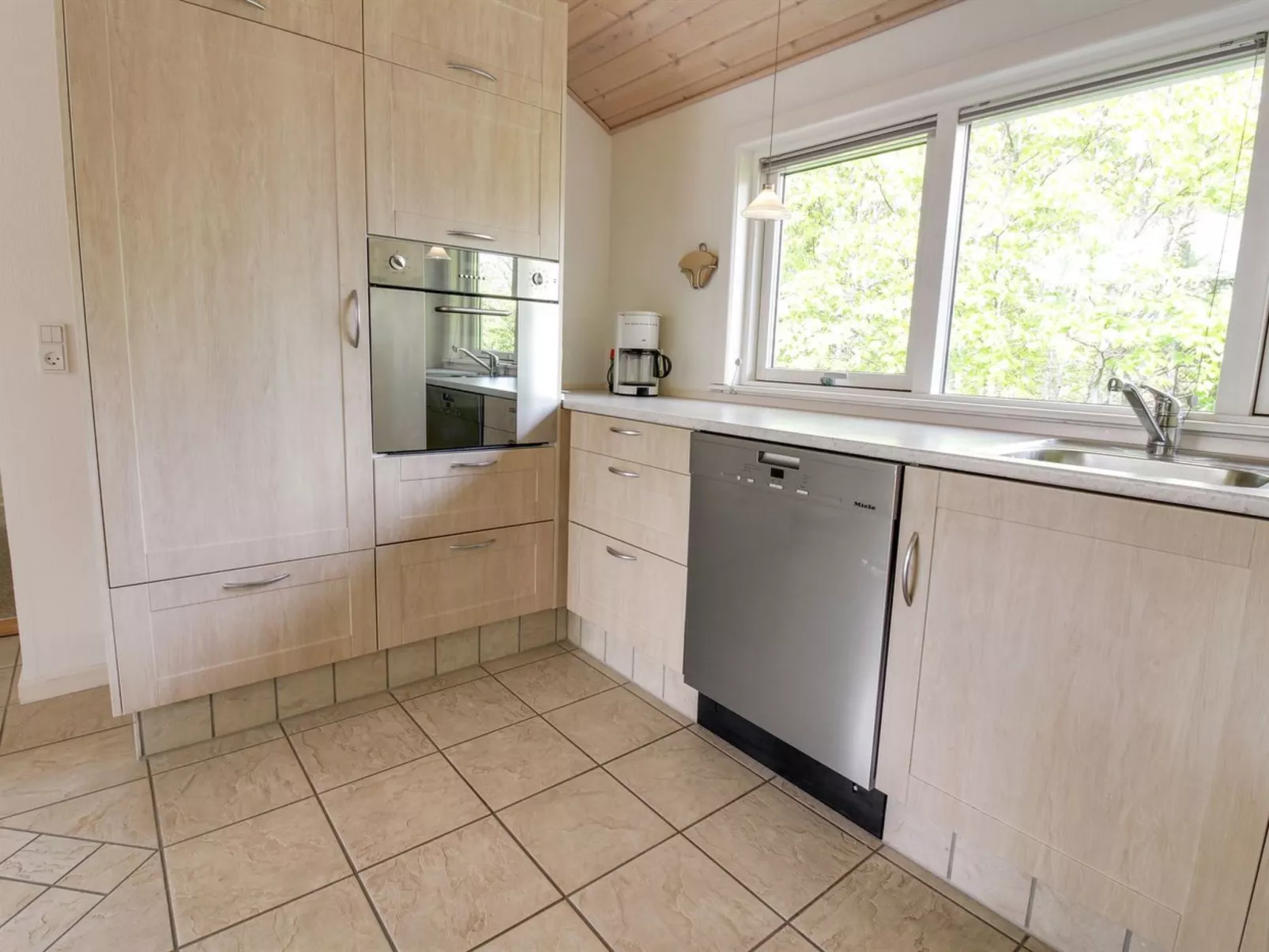 "Valentin" - 400m to the fjord-Binnen