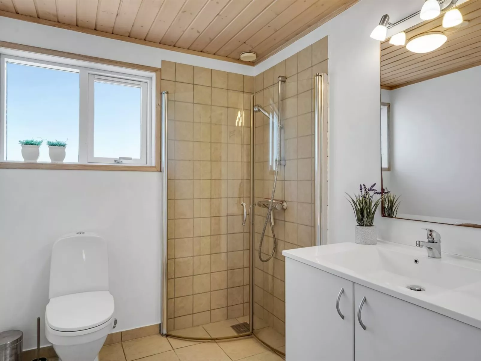 "Oskarvine" - 900m from the sea - Binnen